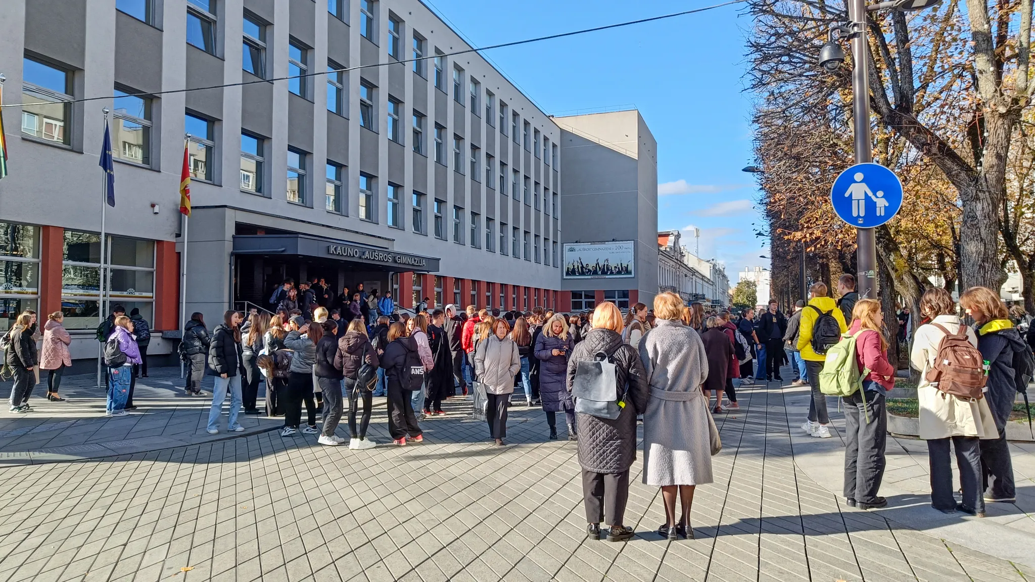 Chaosas Kaune: masiškai evakuojamos švietimo įstaigos