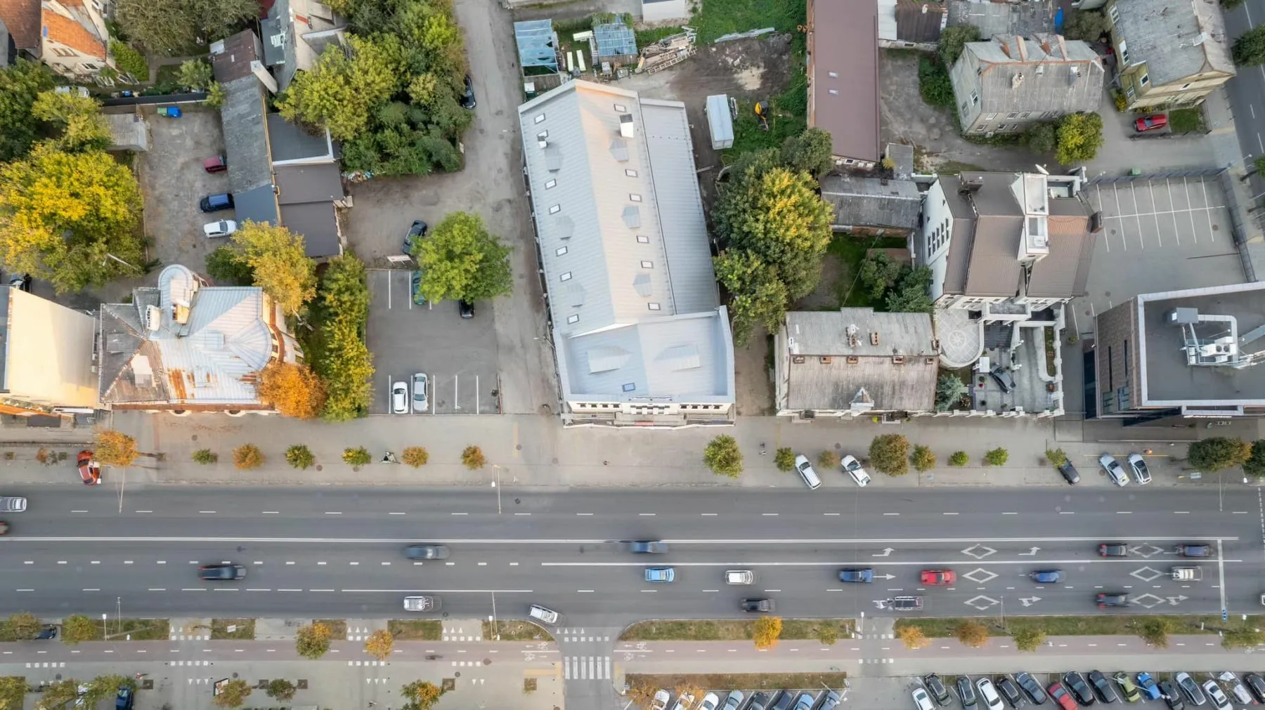 Atidengtas legendinio Kauno kino teatro „Daina“ fasadas