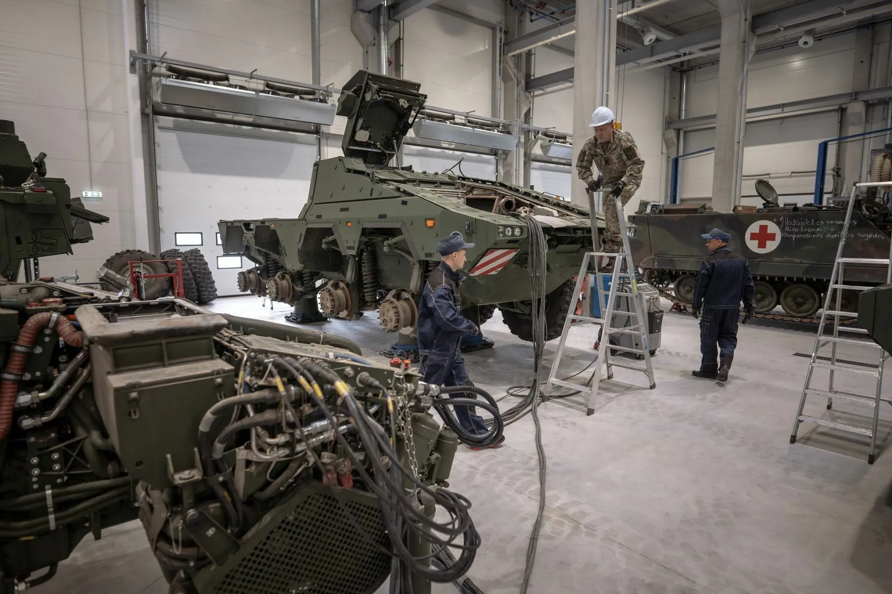 Karinės technikos remonto dirbtuvės Rukloje / vyr. srž. A. Čemerkos / KAM nuotr.