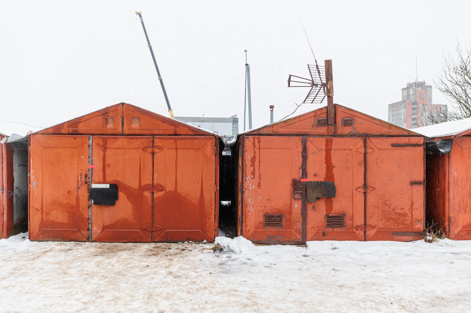 Garažas, kuriame buvo laikoma mergaitė