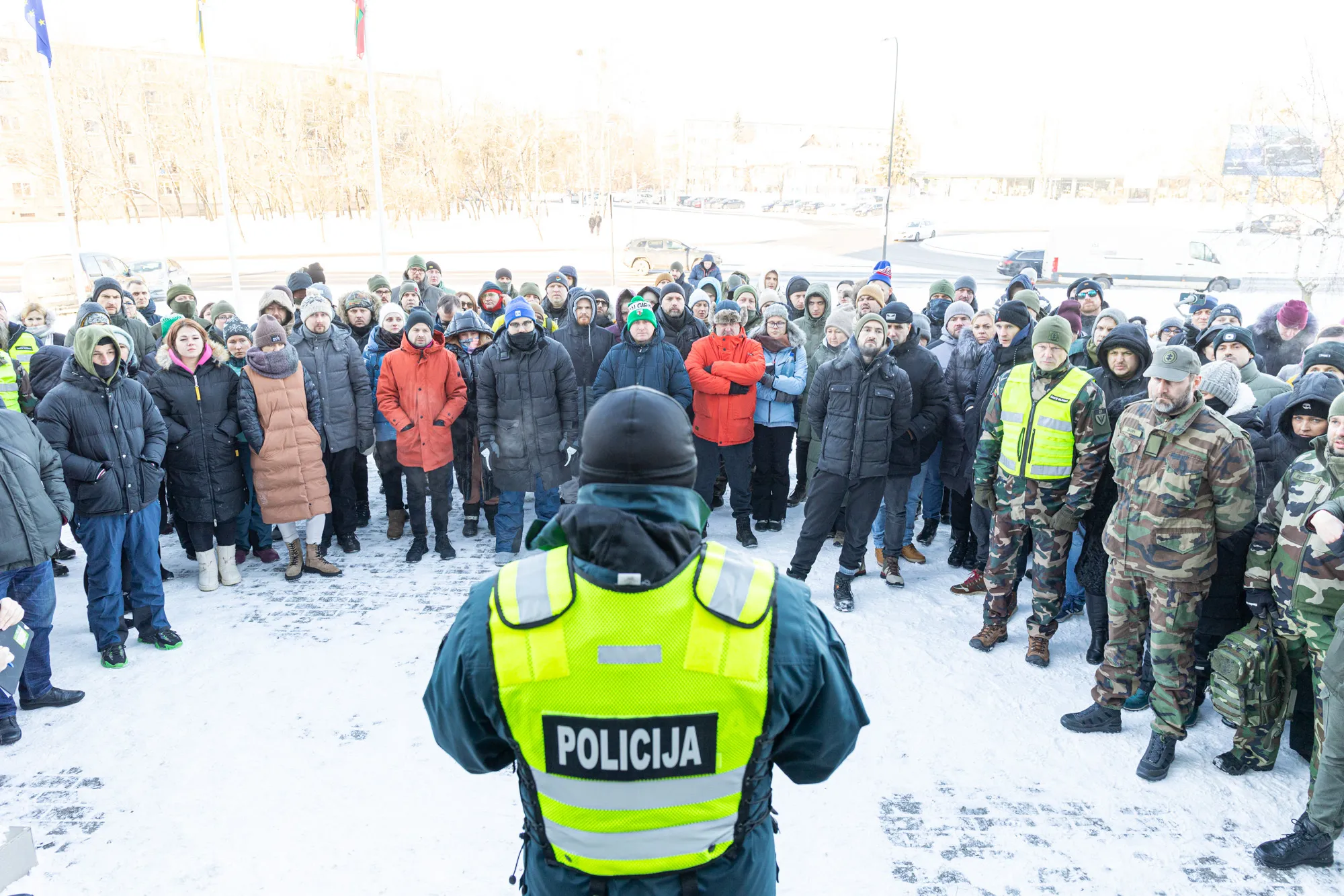 Savanoriai buriasi ieškoti dingusios mergaitės