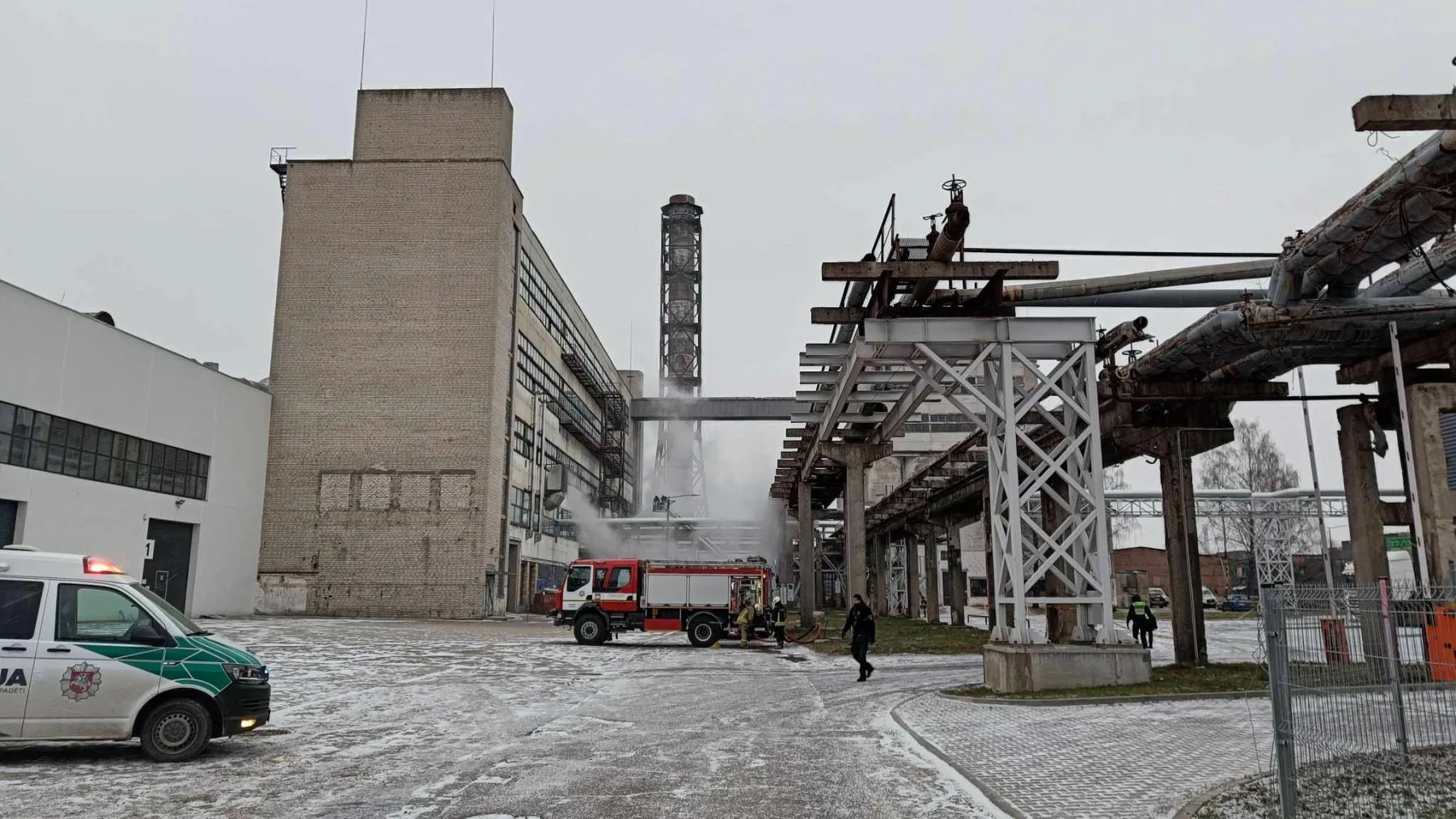 Buvusio „Dirbtinio pluošto“ gamykloje sprogo cheminių medžiagų talpyklos