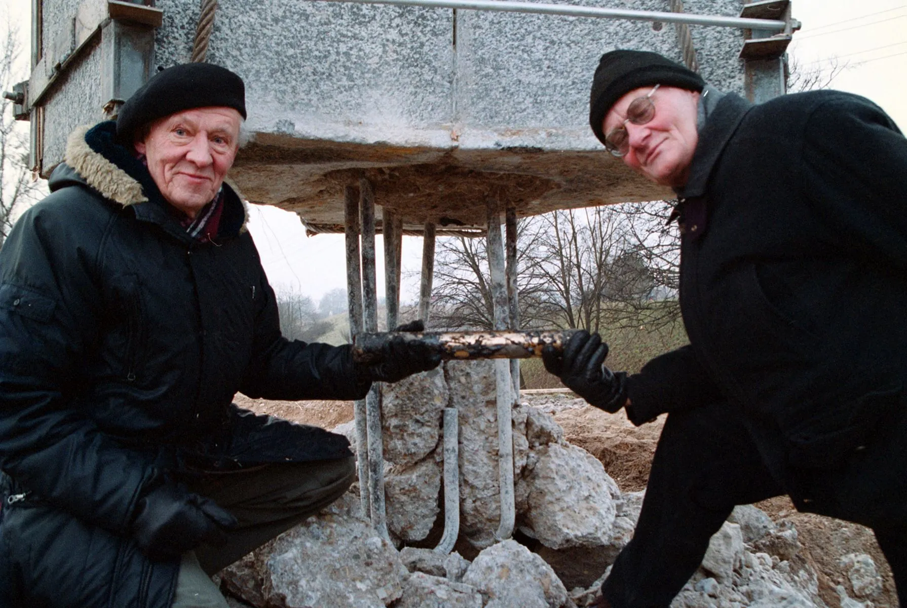 Lobis ant Milikonių kalno - kapsulė