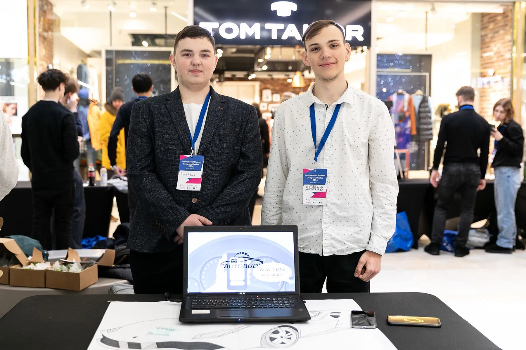 Autobud_bendroves_Stendas_Estijoje