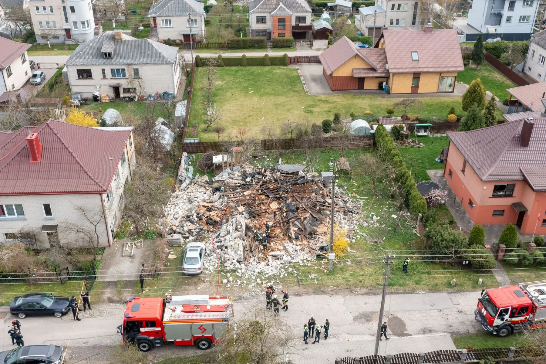 Po sprogimo sugriuvęs namas Garliavoje