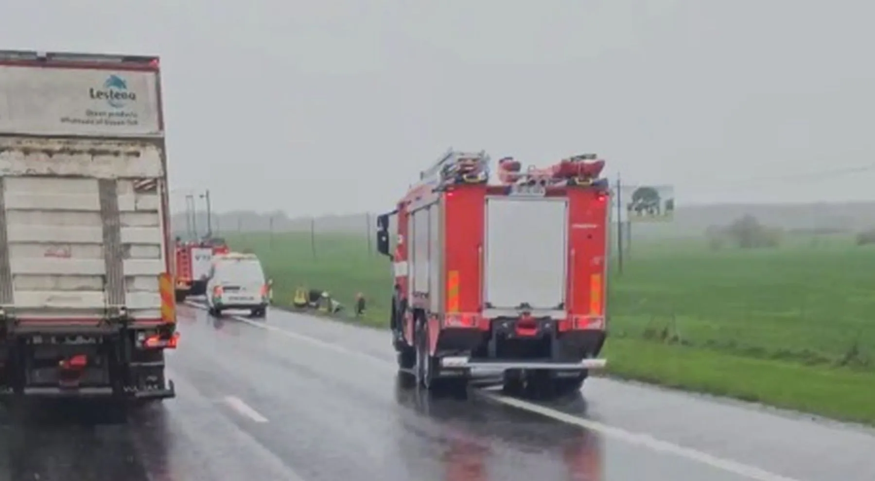 Avarija A1 kelyje, automobilis griovyje