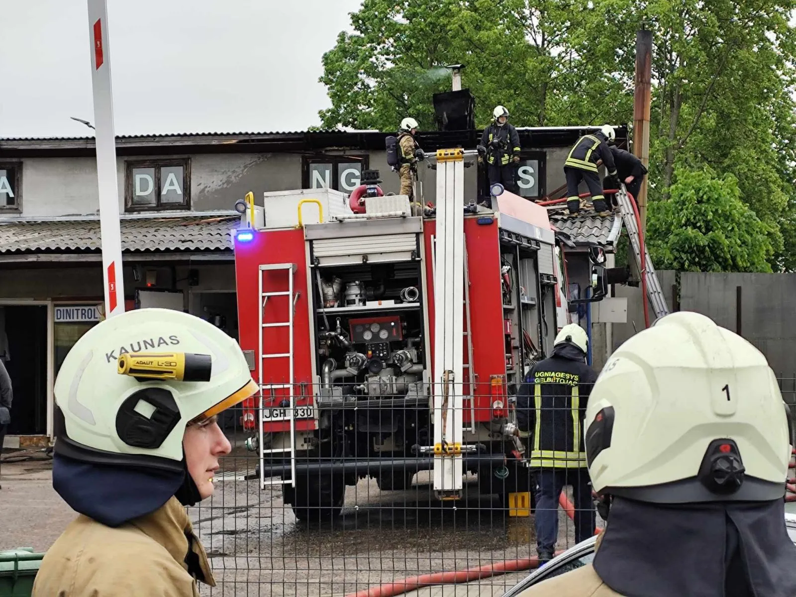 Autoserviso gaisras Kuršių g. / R. Tenio nuotr.