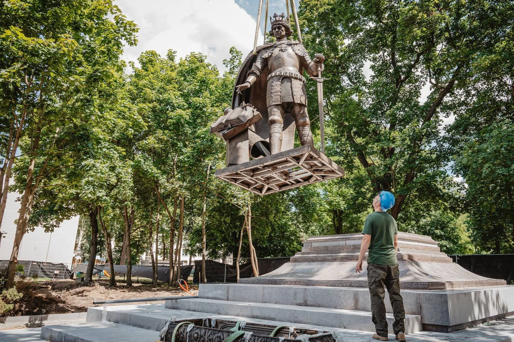 Aleksandro Jogailaičio paminklas