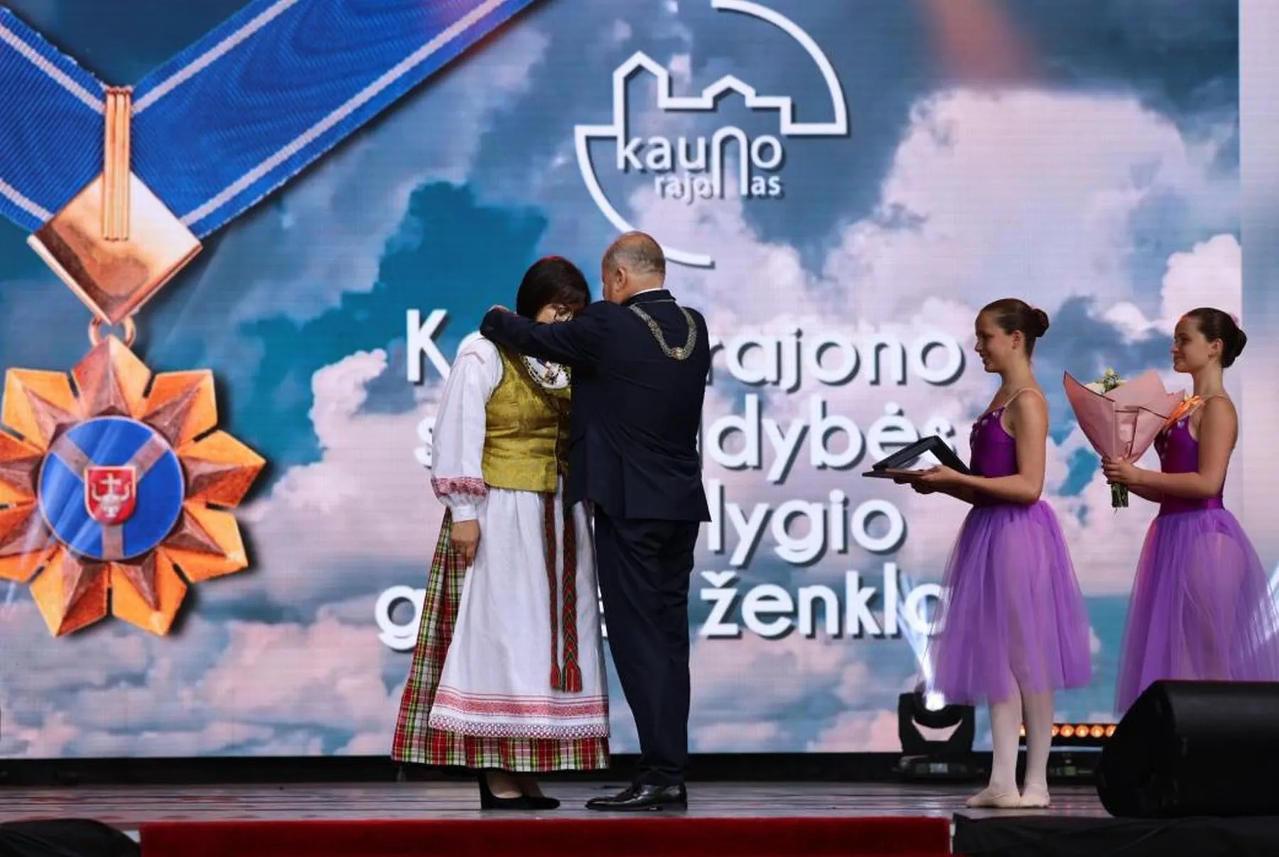 Raudondvaryje apdovanoti Kauno rajono kūrėjai