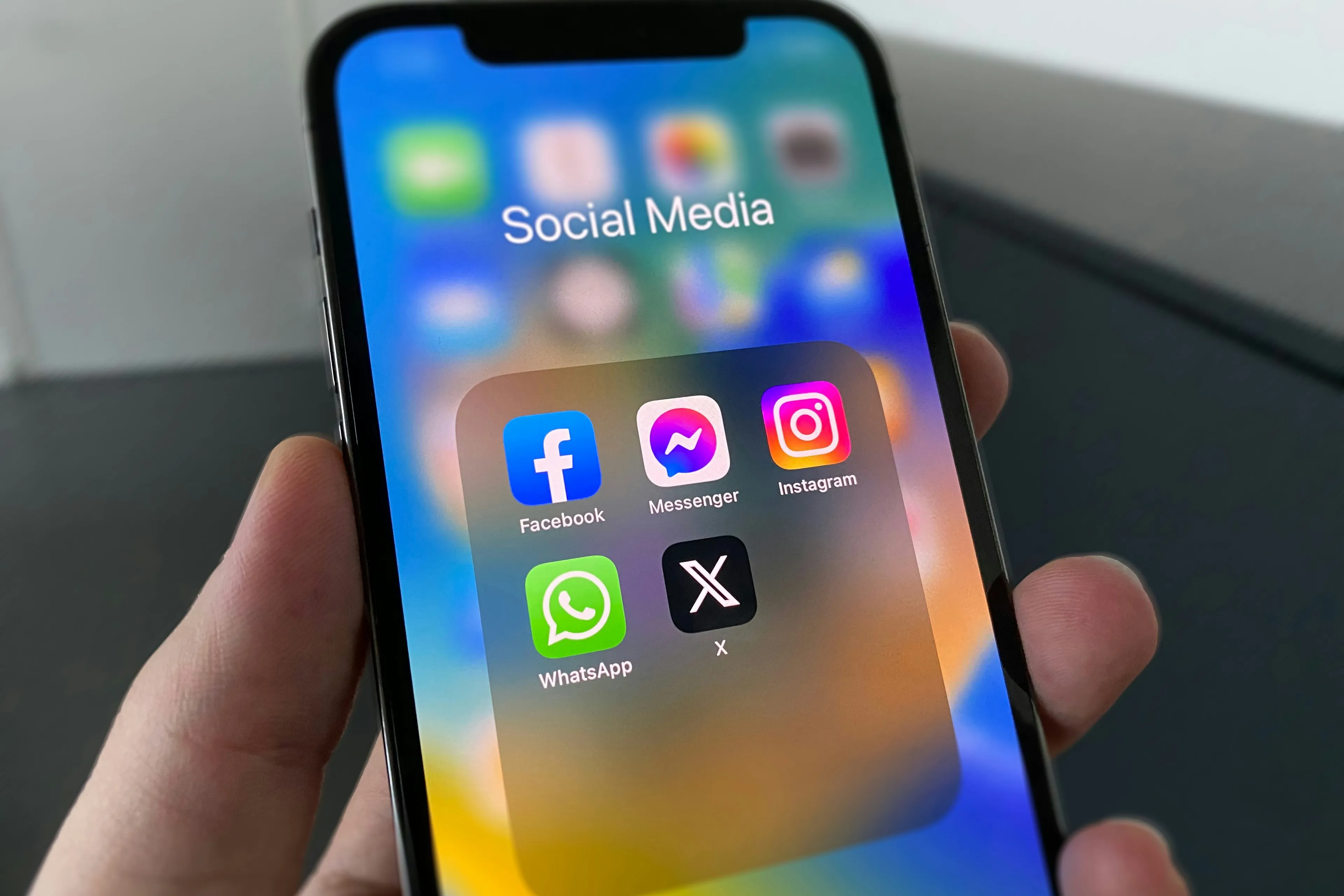 Socialiniai tinklai telefone / Bendrovės nuotr.