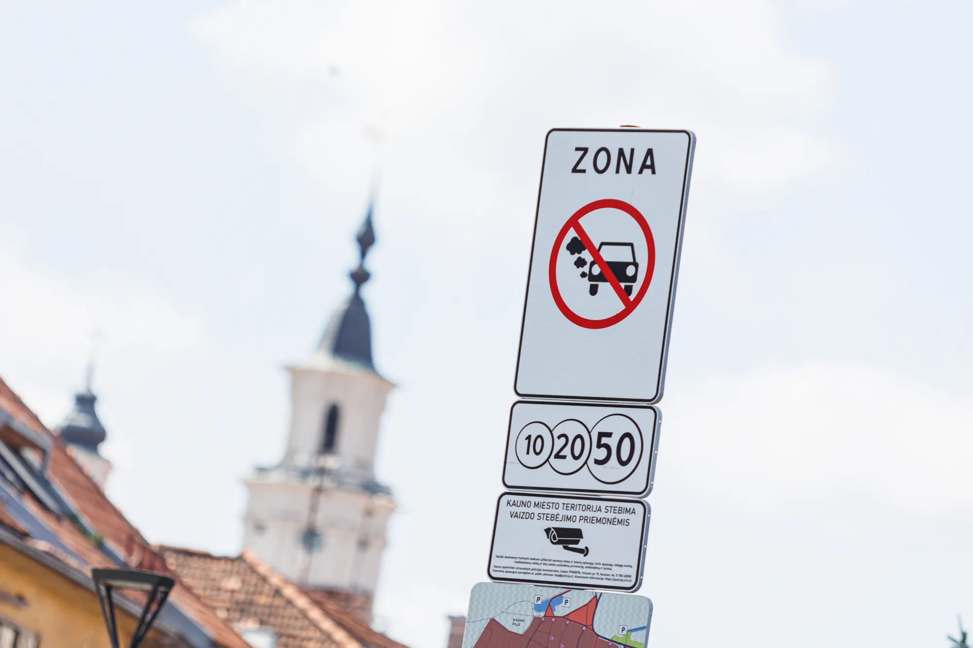 Automobilių taršos mokestis senamiestyje / R. Tenio nuotr.