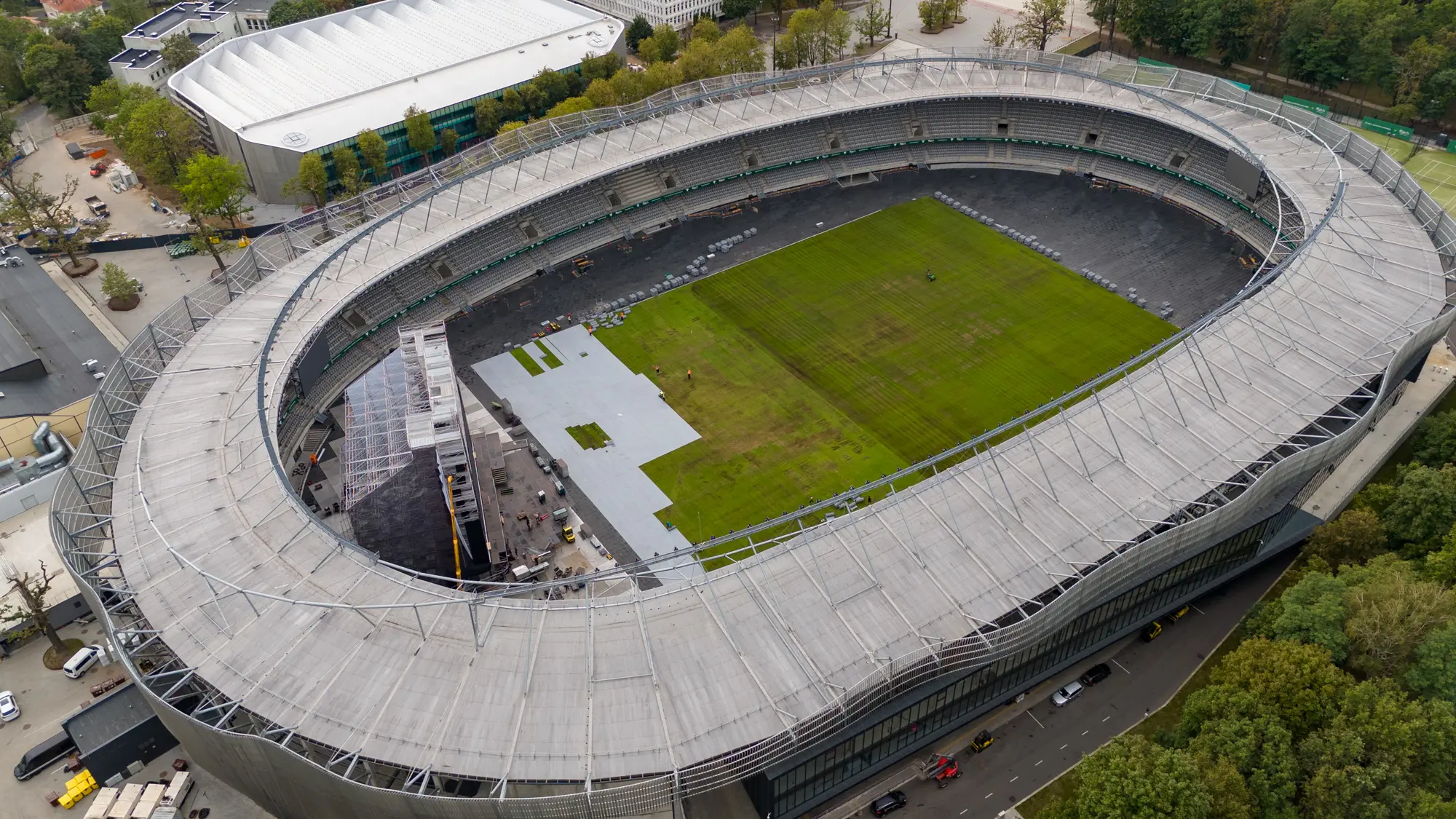 Atidengus Kauno stadiono veją saugojusias plokštes - liūdnas vaizdas
