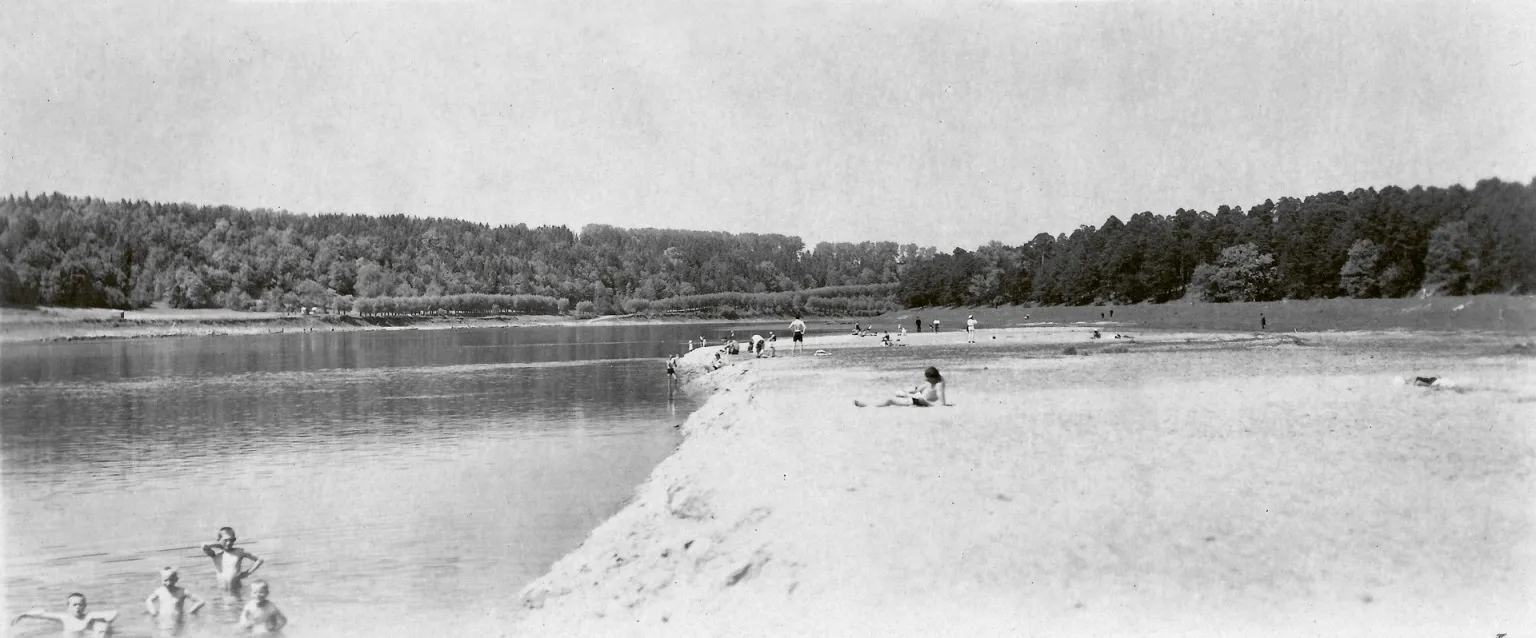 Panemunės paplūdimys, 1930./J. Skrinskio nuotr. iš fotografijų albumo „Kaunas“, Kauno miesto muziejaus archyvas.