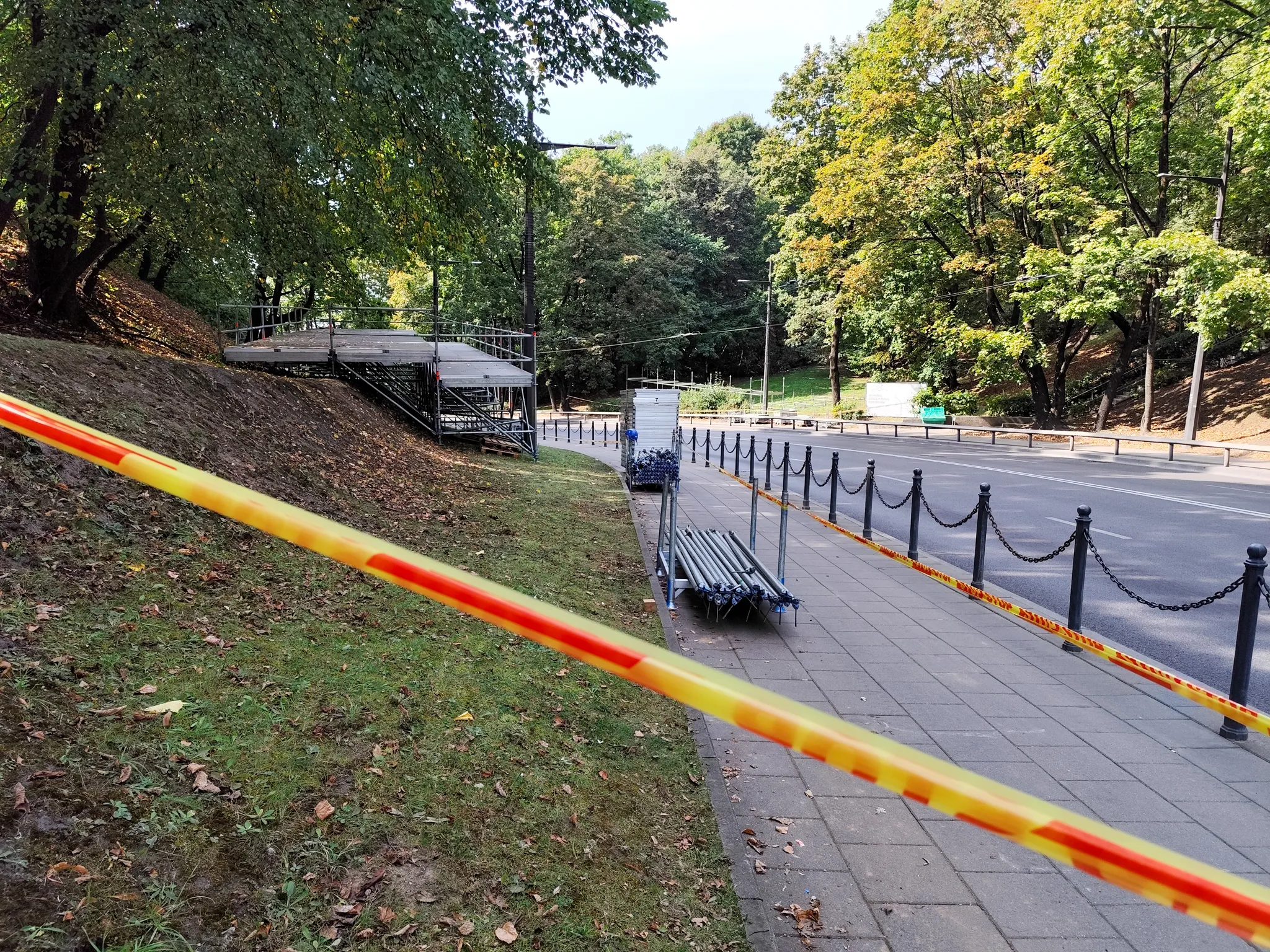 Laikinai uždaromas eismas parodos kalnu / R. Tenio nuotr.