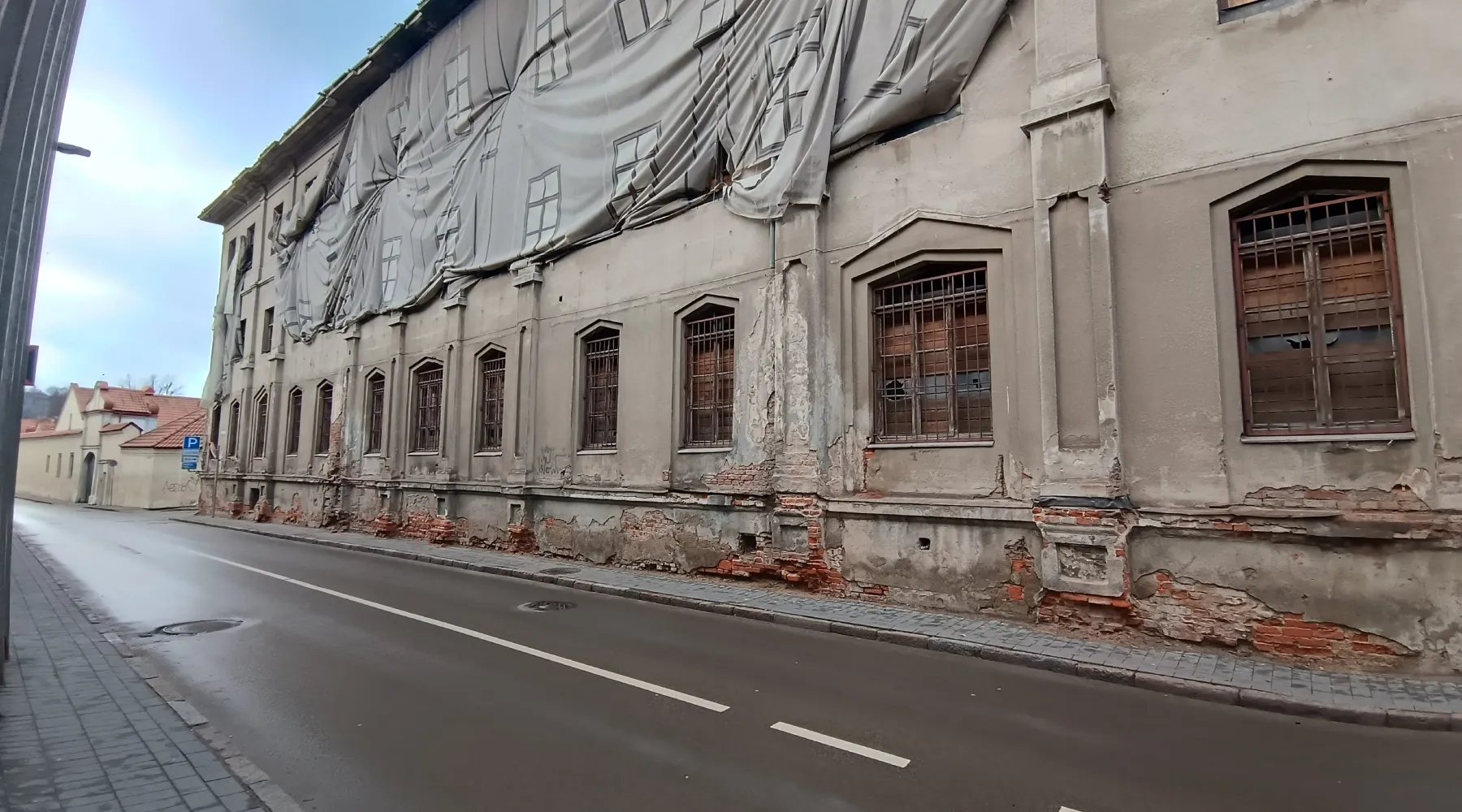 Apleista senoji žydų ligoninė (Aleksandro Znamerovskio nuotr.)