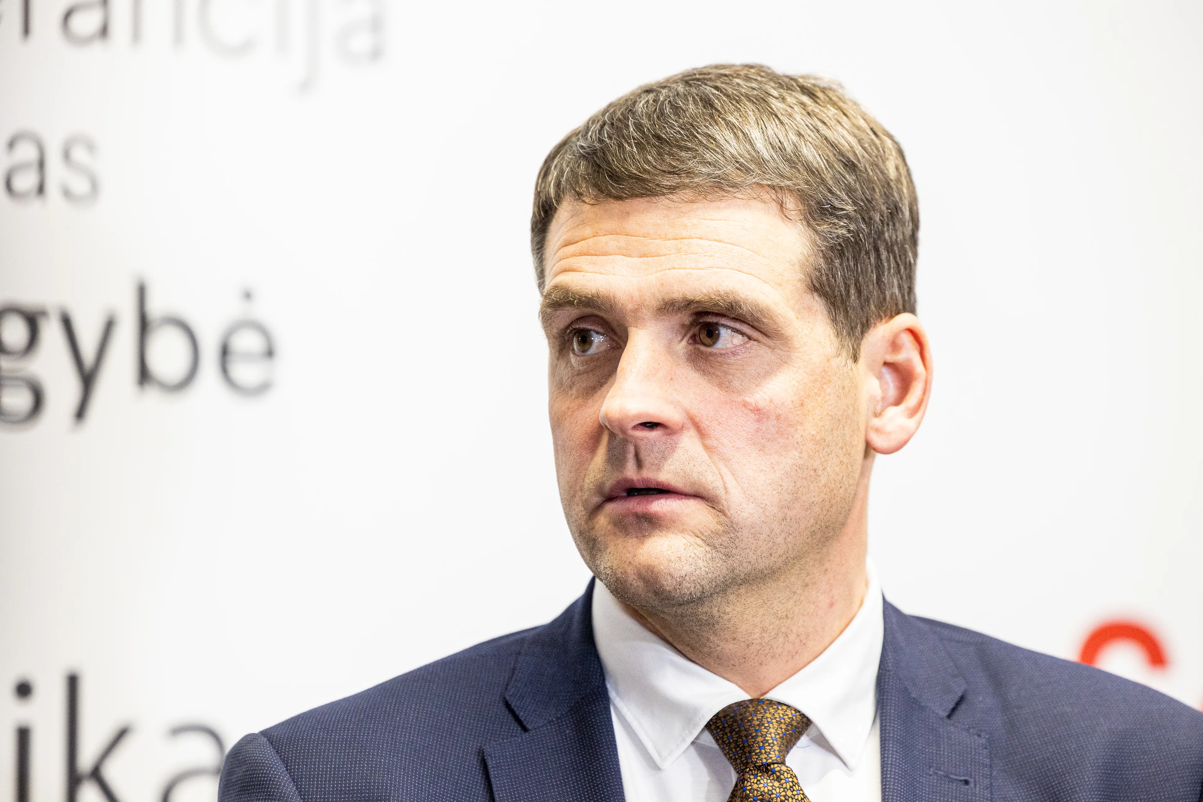 Vykti į JAV ir susitikti su administracija norėjęs R. Žemaitaitis oro uoste suprato, kad buvo apgautas