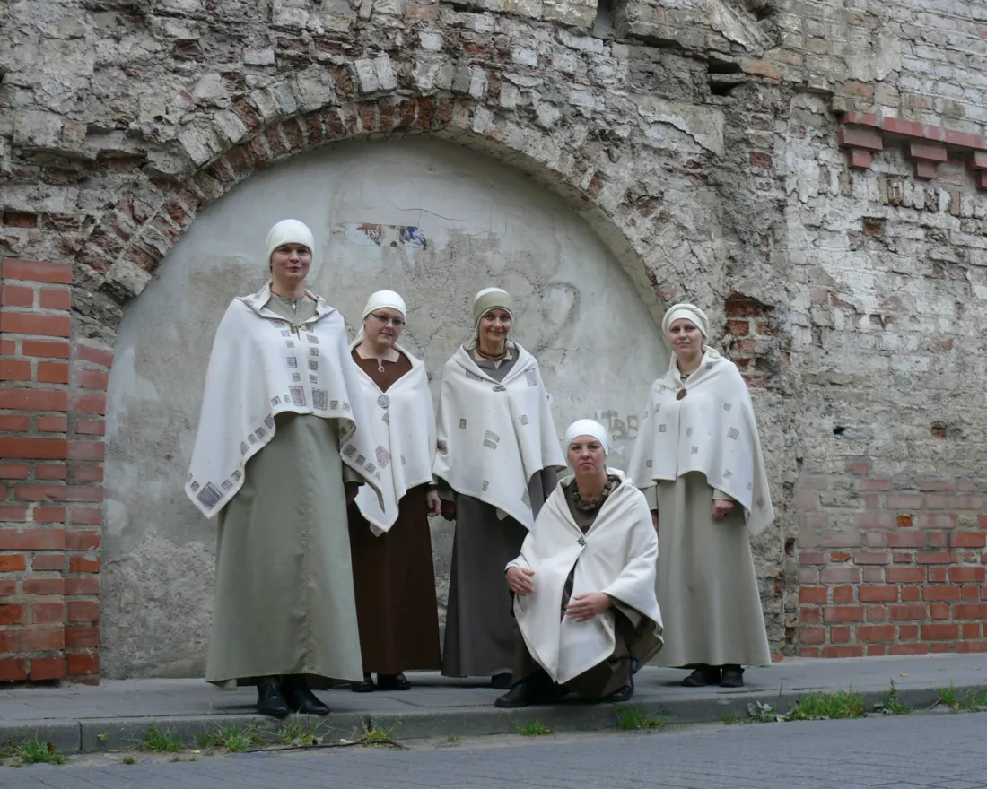 Sutartinių giedotojų grupė „Trys keturiose“_Grupės archyvo nuotrauka