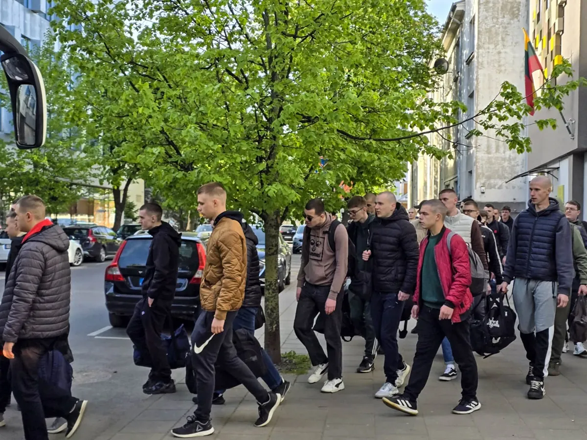 Daugiau nei 400 jaunuolių pradeda tarnybą Lietuvos kariuomenėje / LK nuotr.