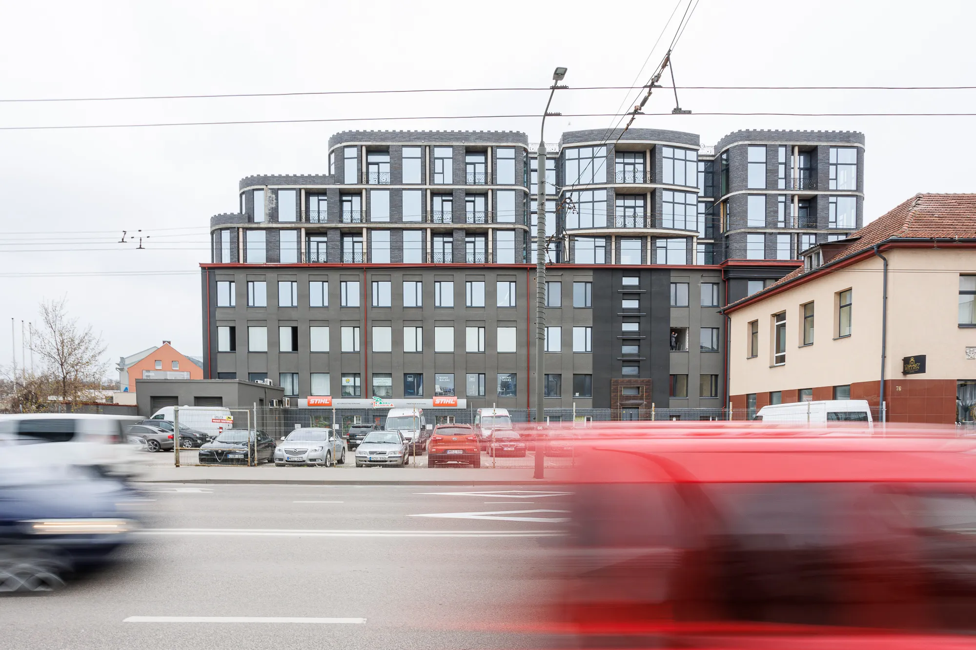 Daugiabutis Raudondvario plente / R. Tenio nuotr.