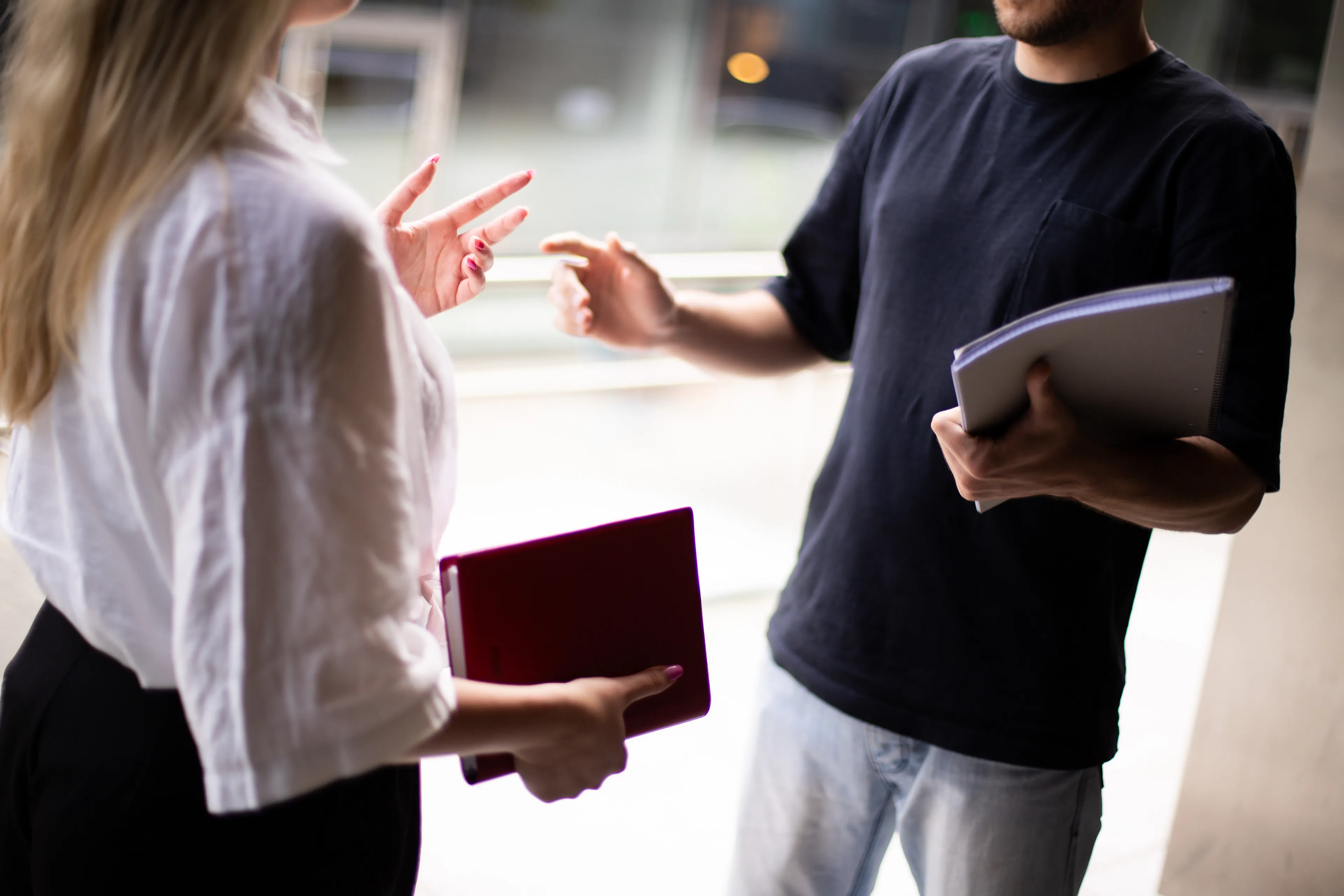 Darbuotojai, ofisas, bendravimas, komunikacija, vadovas