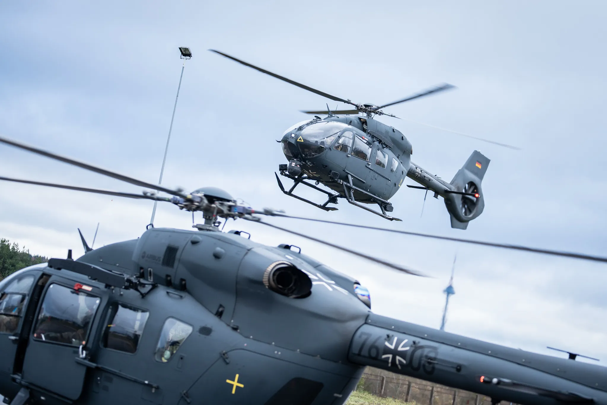 DEU straigtasparniai LK foto