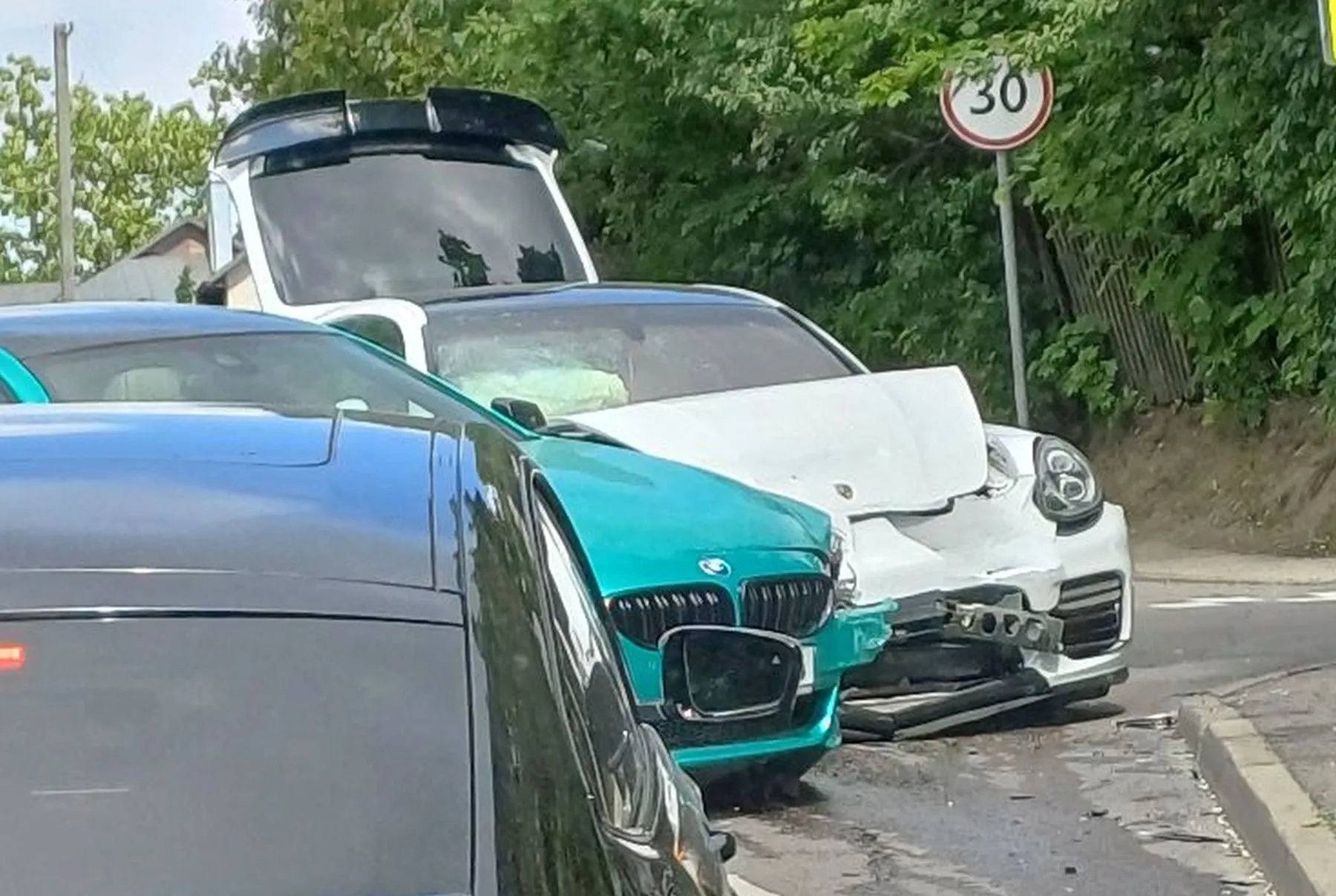 Kaune susidūrė prabangūs automobiliai / Skaitytojų nuotr.