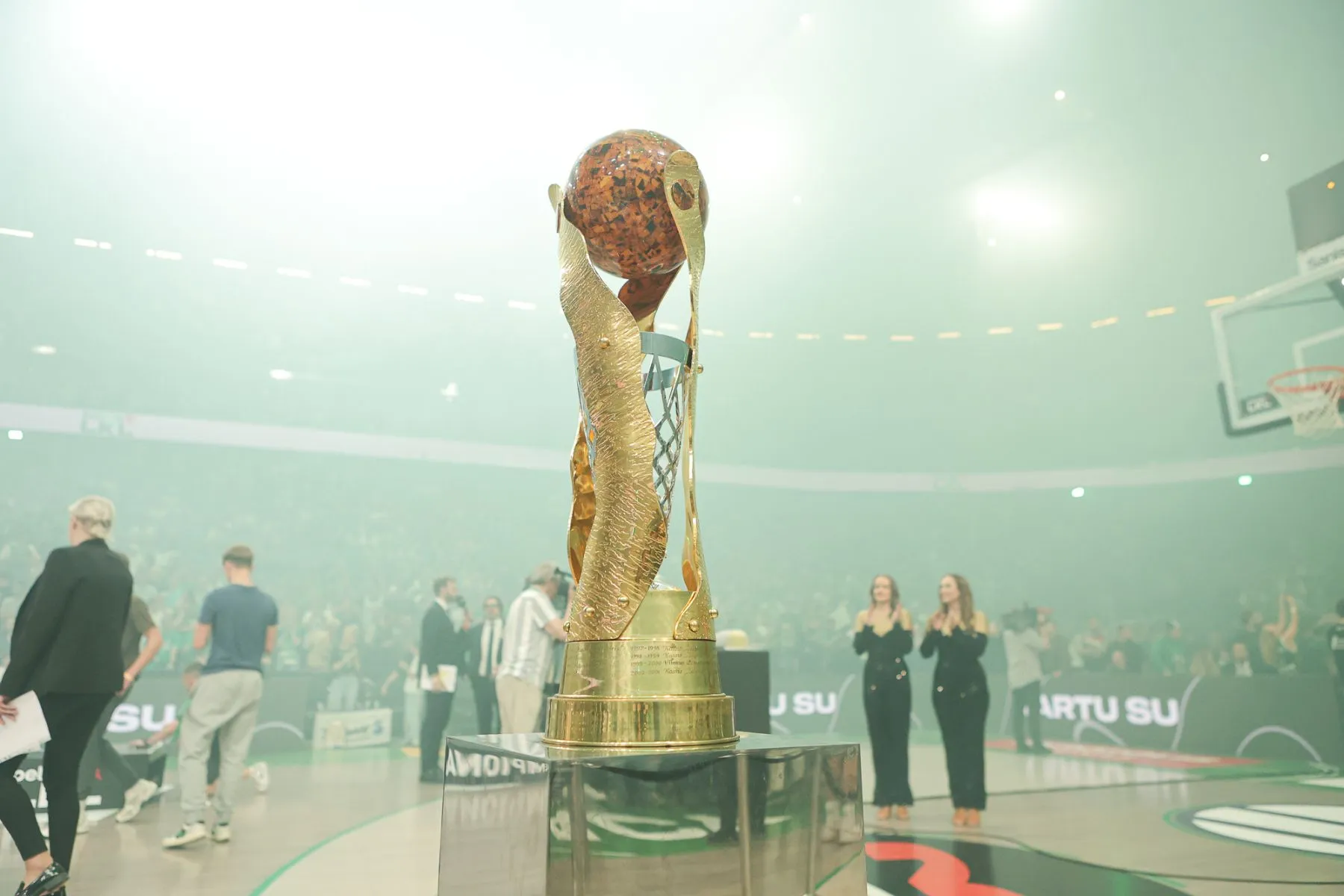 Žalgiriečių rankose – LKL taurė ir čempionų žiedai / R. Tenio nuotr.