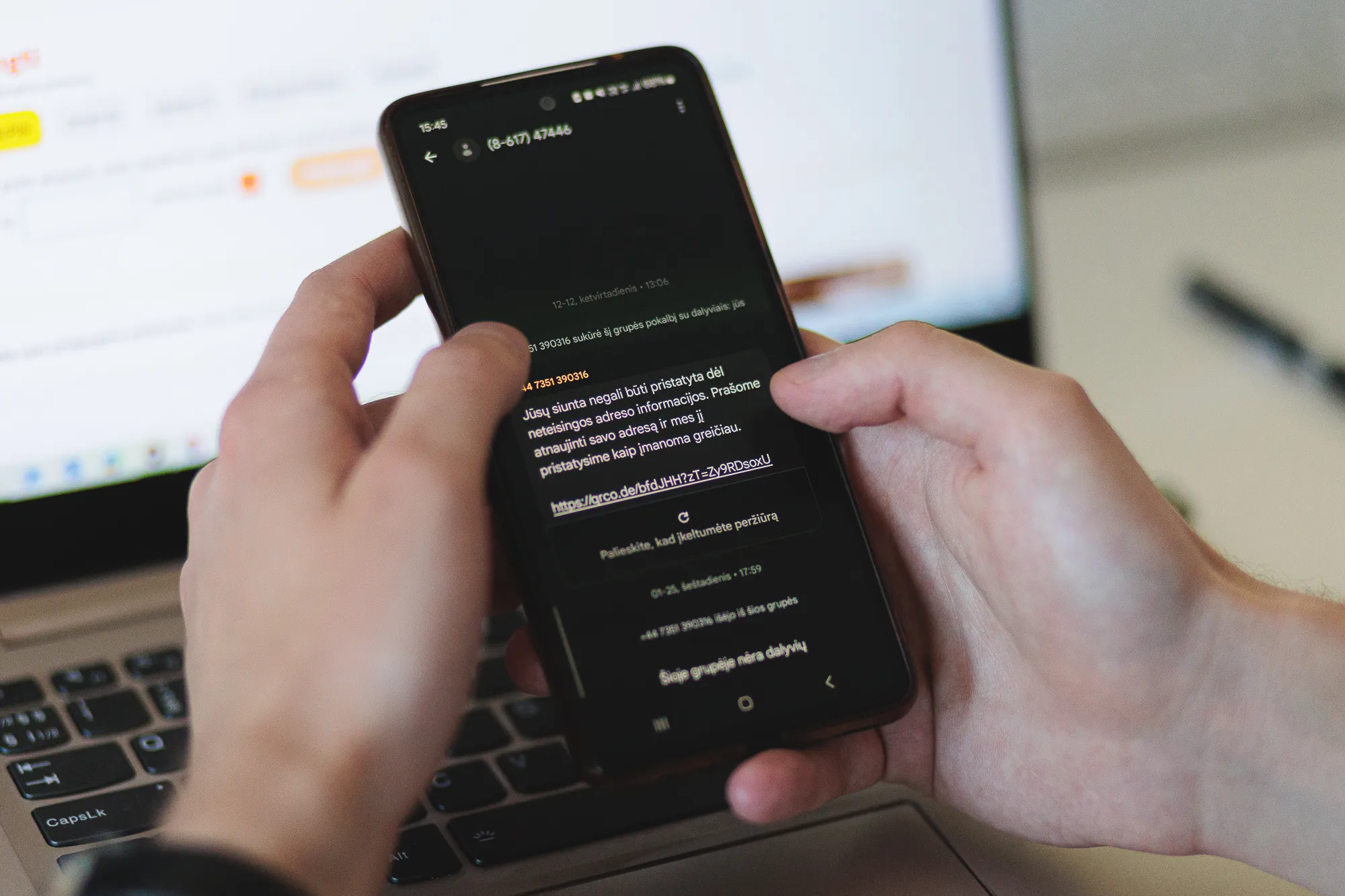 Kompiuteris, mobilus telefonas, sukčius, pinigai / R. Tenio nuotr.