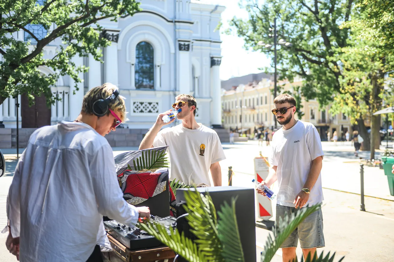 Į Kuršių neriją atkeliaujantis turas / Organizatorių nuotr.