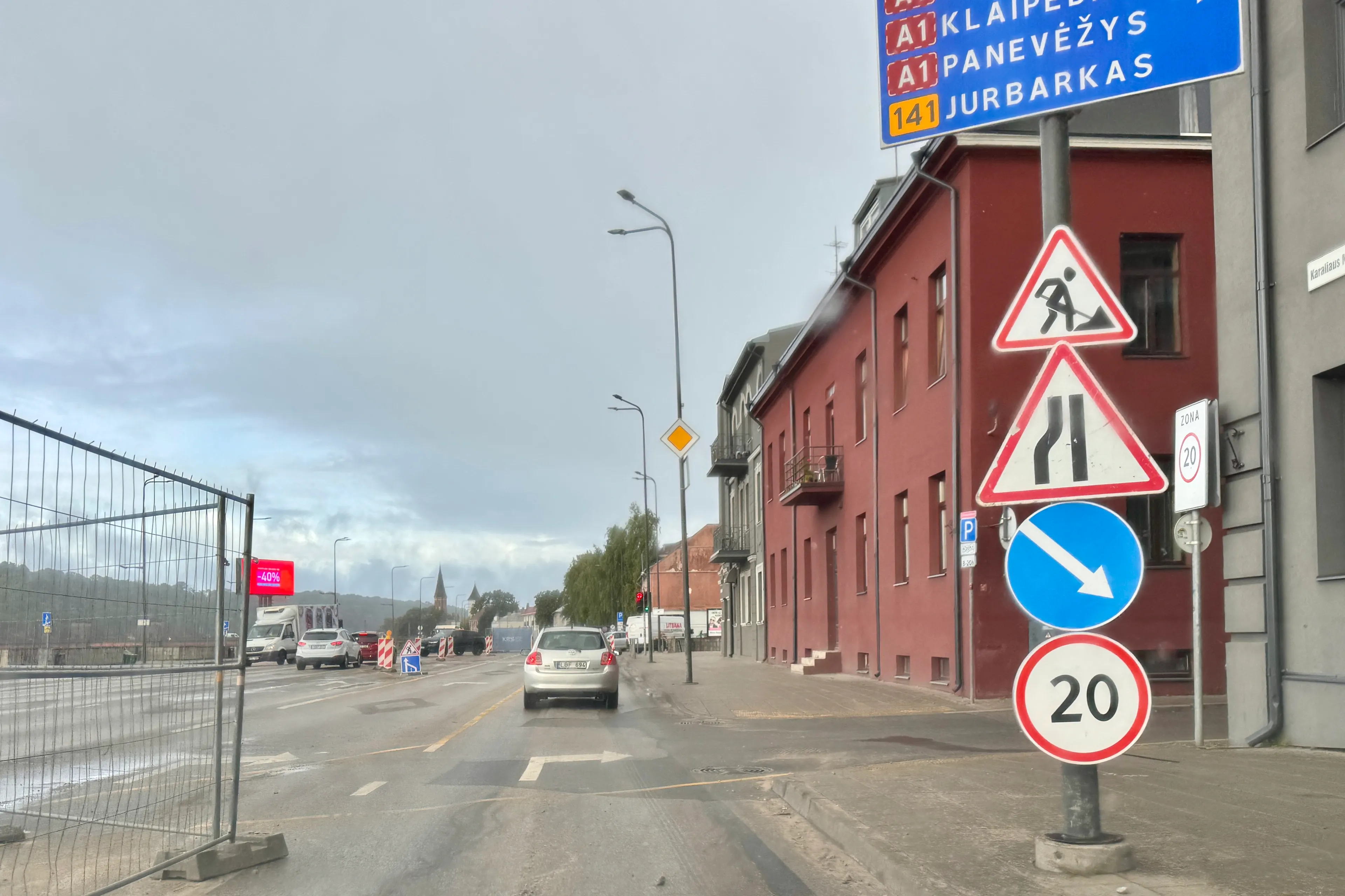 Keisti eismo reguliavimo ženklai / Kas vyksta Kaune skaitytojų nuotr.