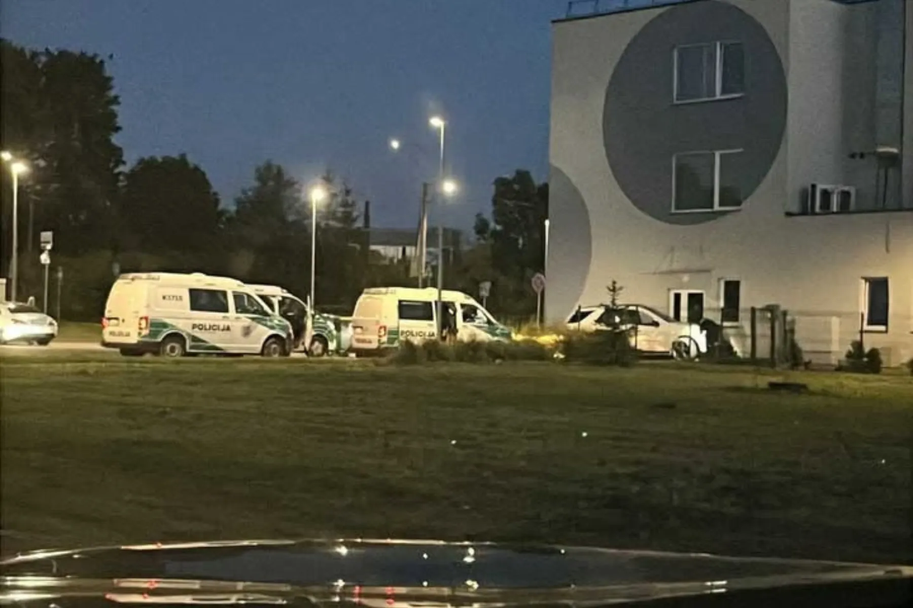 Neblaivus policijos pareigūnas Užliedžiuose / Skaitytojų nuotr.