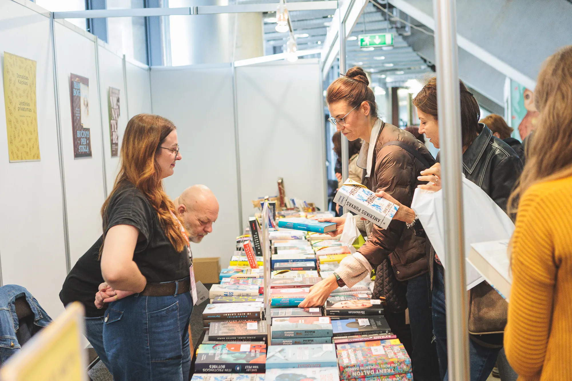Knygų mugė ir rinkis prekę lietuvišką / R. Tenio nuotr.