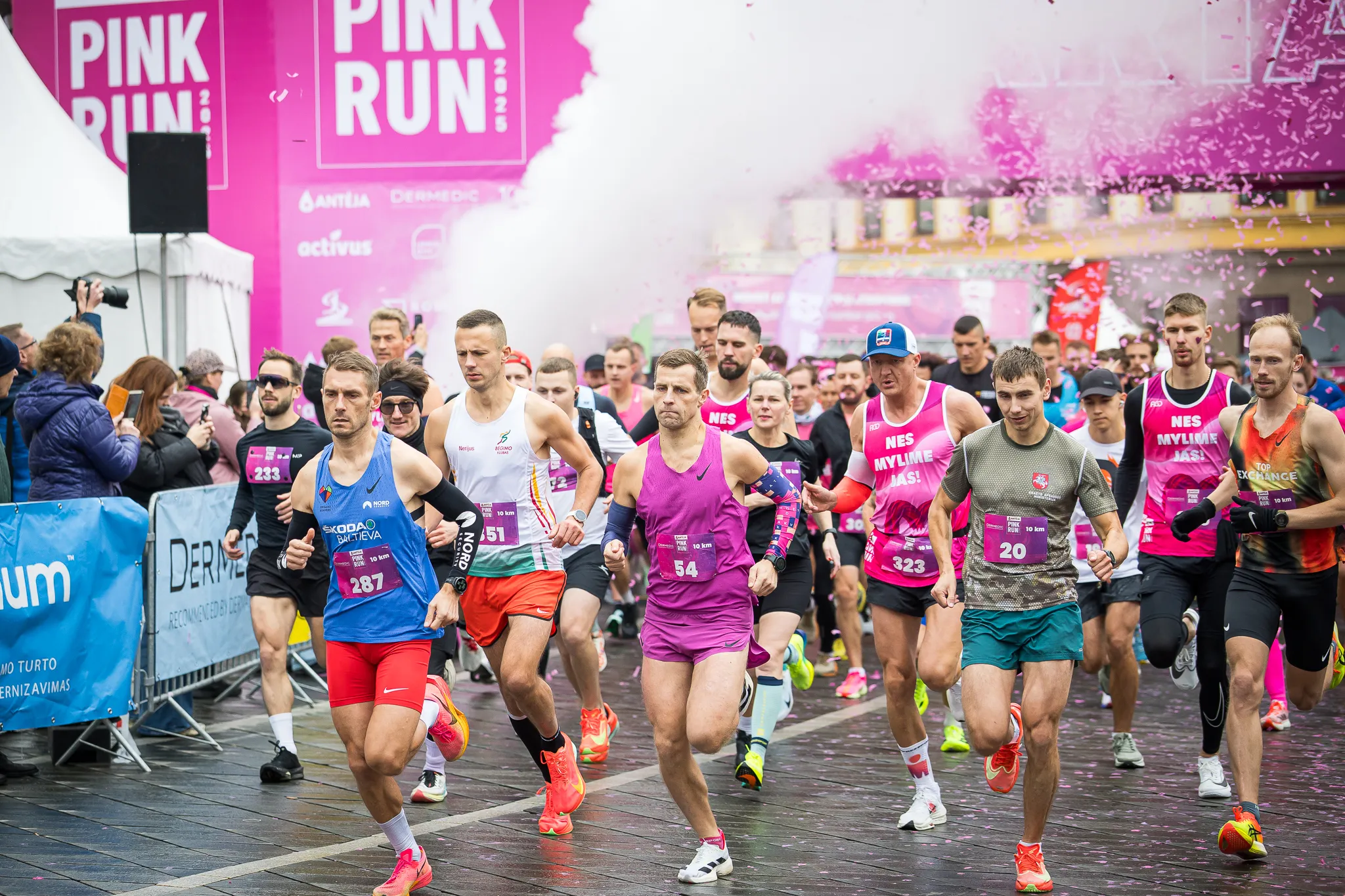 Rožinio kaspino paramos bėgimas Kaune / R. Lukoševičiaus nuotr.