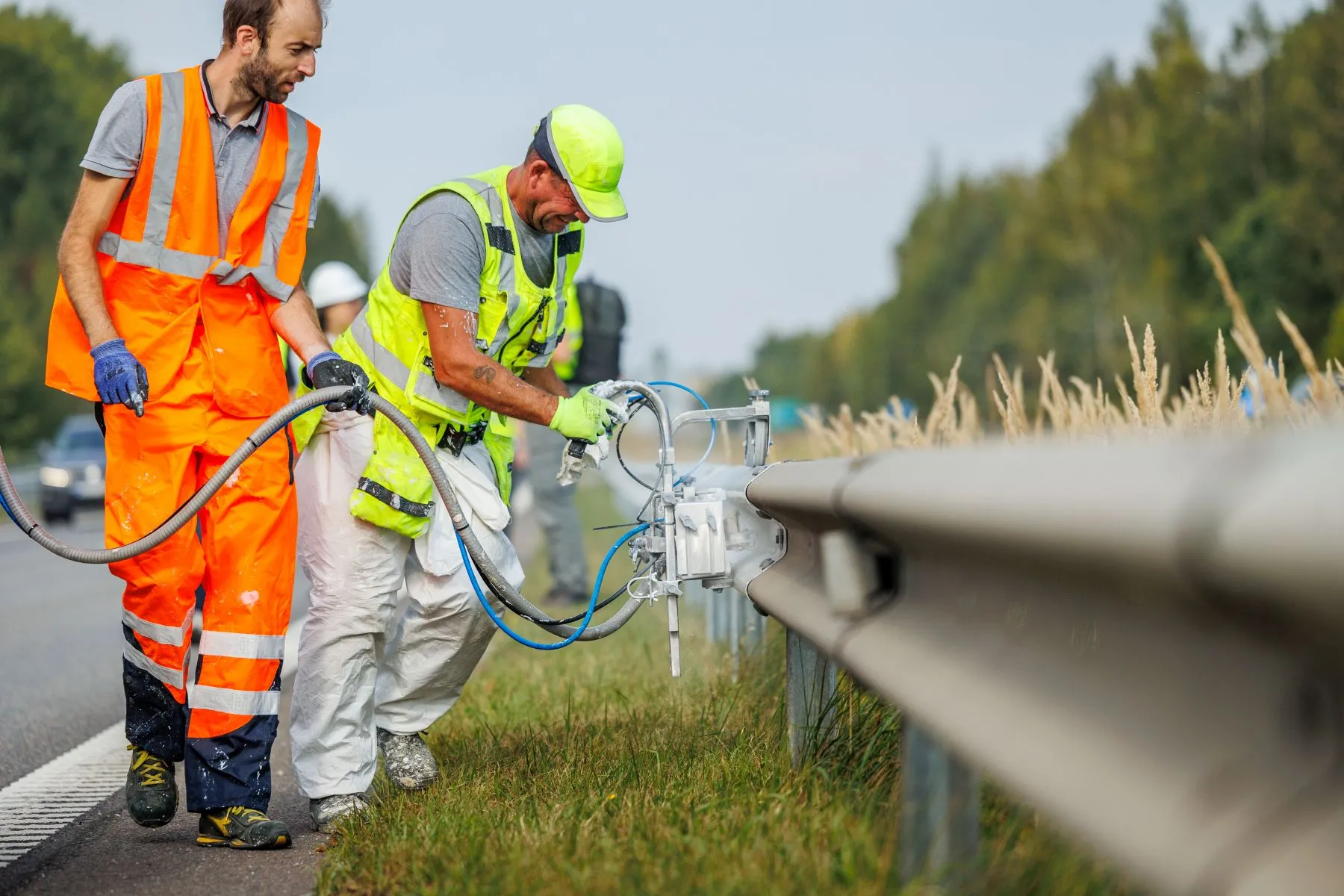 Atspindinčia danga pažymėti automagistralės atitvarai / „Via Lietuvos“ nuotr.