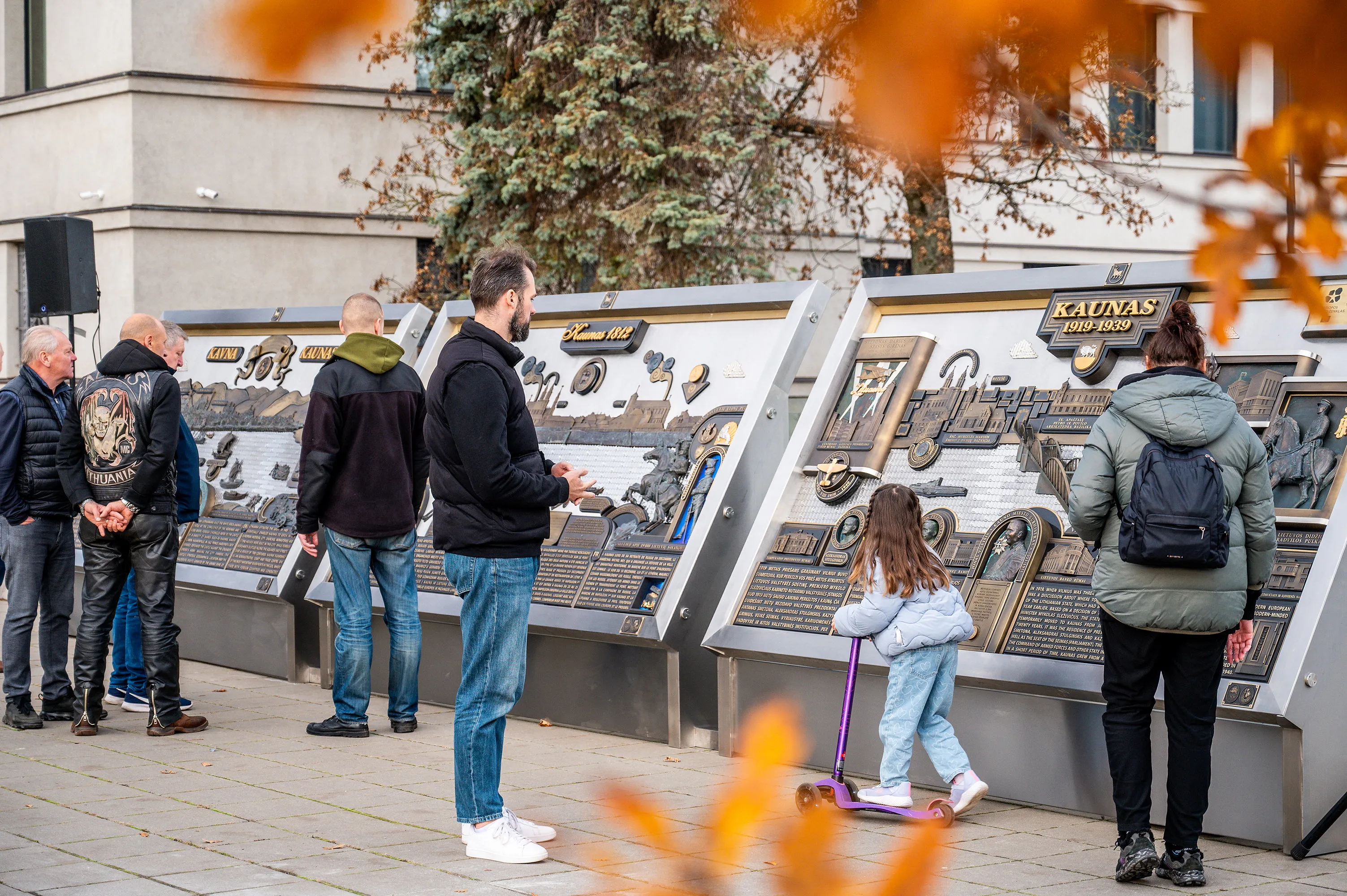 Bareljefai Vienybės aikštėje / KMS nuotr.