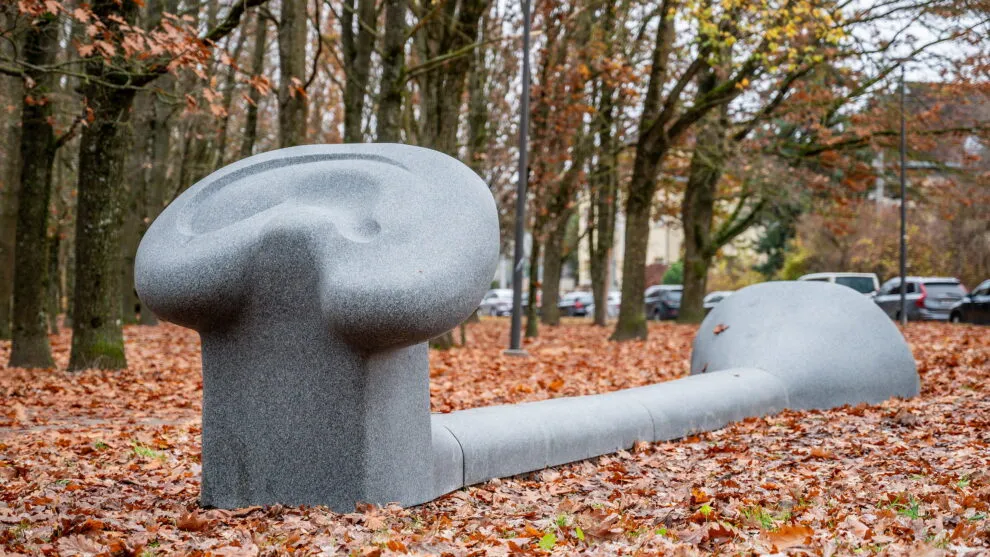 Skulptūra „Matyk-klausyk“