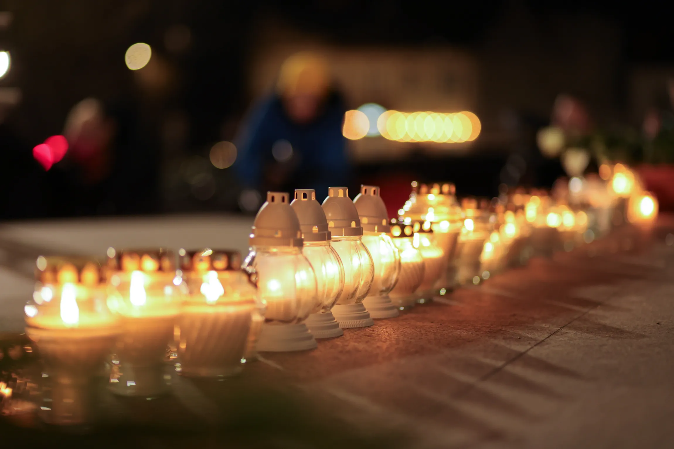 Žvakės / Pagerbtos nužudytos merginos / R. Tenio nuotr.