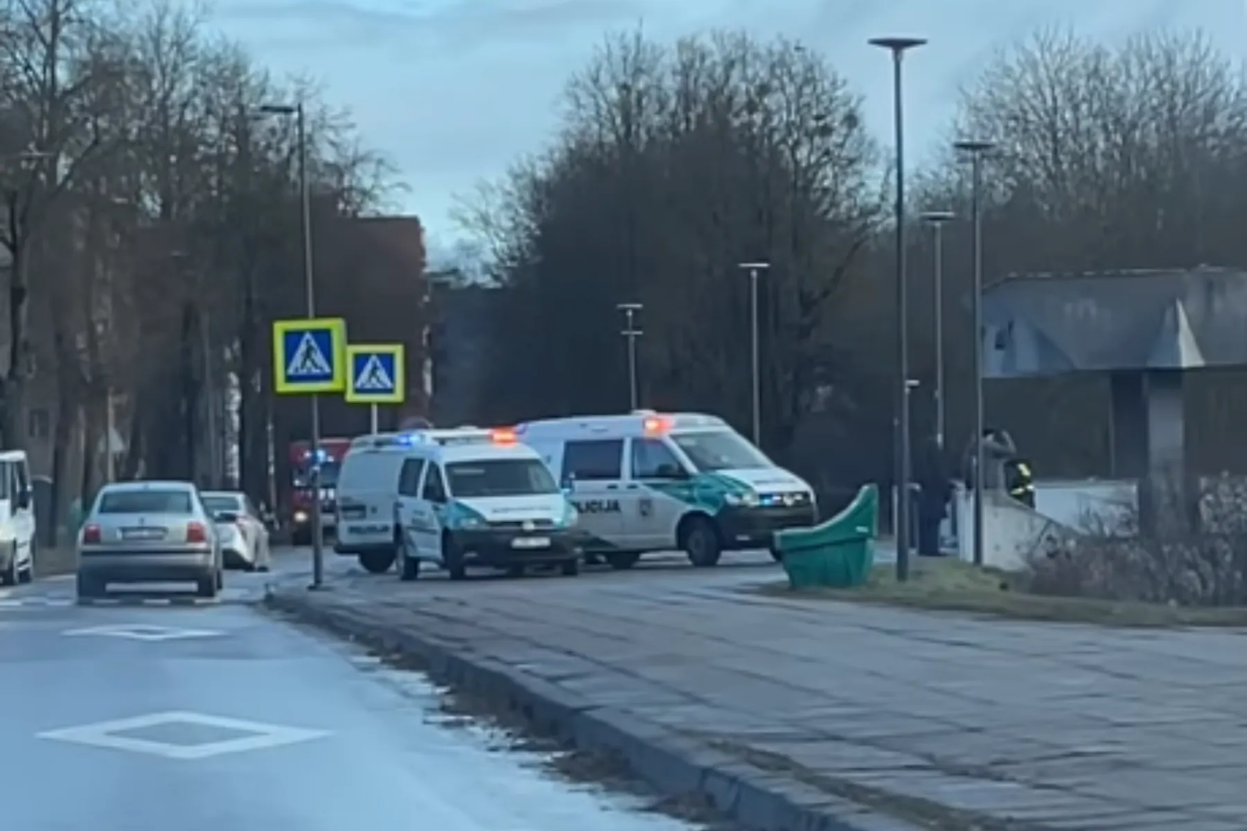 Tarnybų sujudimas prie Trijų mergelių tilto / Kas vyksta Kaune grupės nuotr.