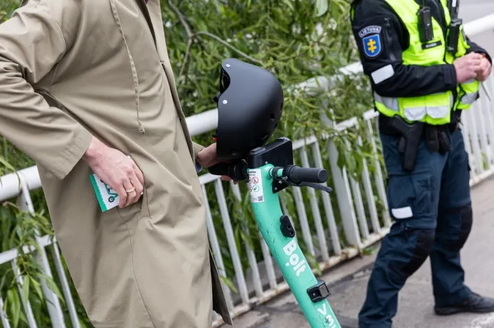 Paspirtukas, šalbas, bolt