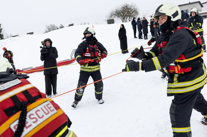 Ledas, žvejyba ant ledo, saugus ledas, Priešgaisrinė apsauga