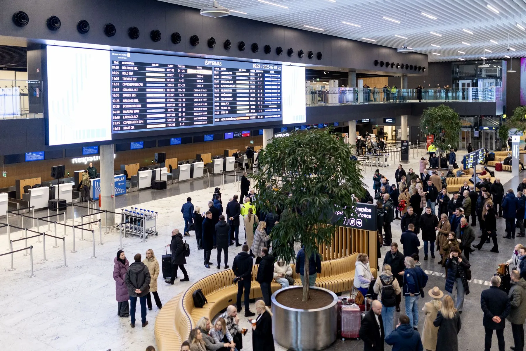 Vilniaus oro uoste oficialiai atidarytas naujasis keleiviu isvykimo terminalas