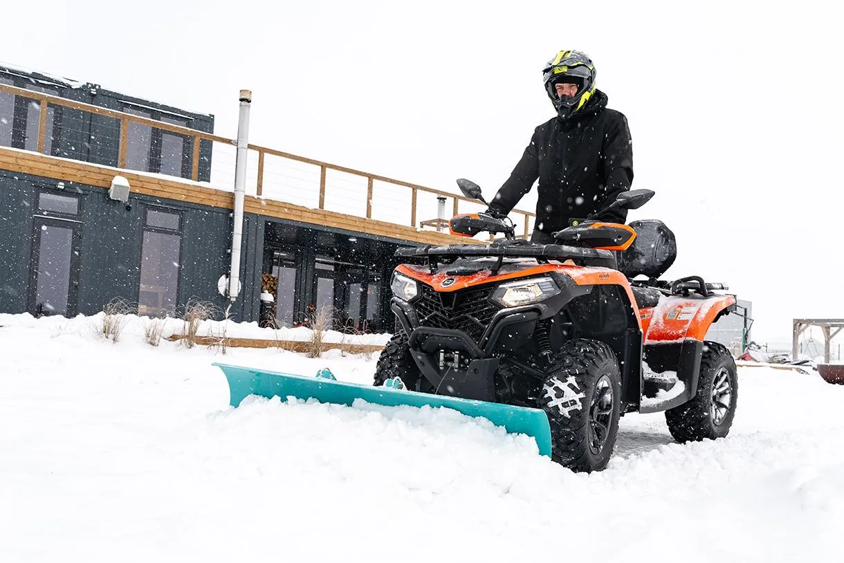 Sniegą valantis keturratininkas / Organizatorių nuotr.