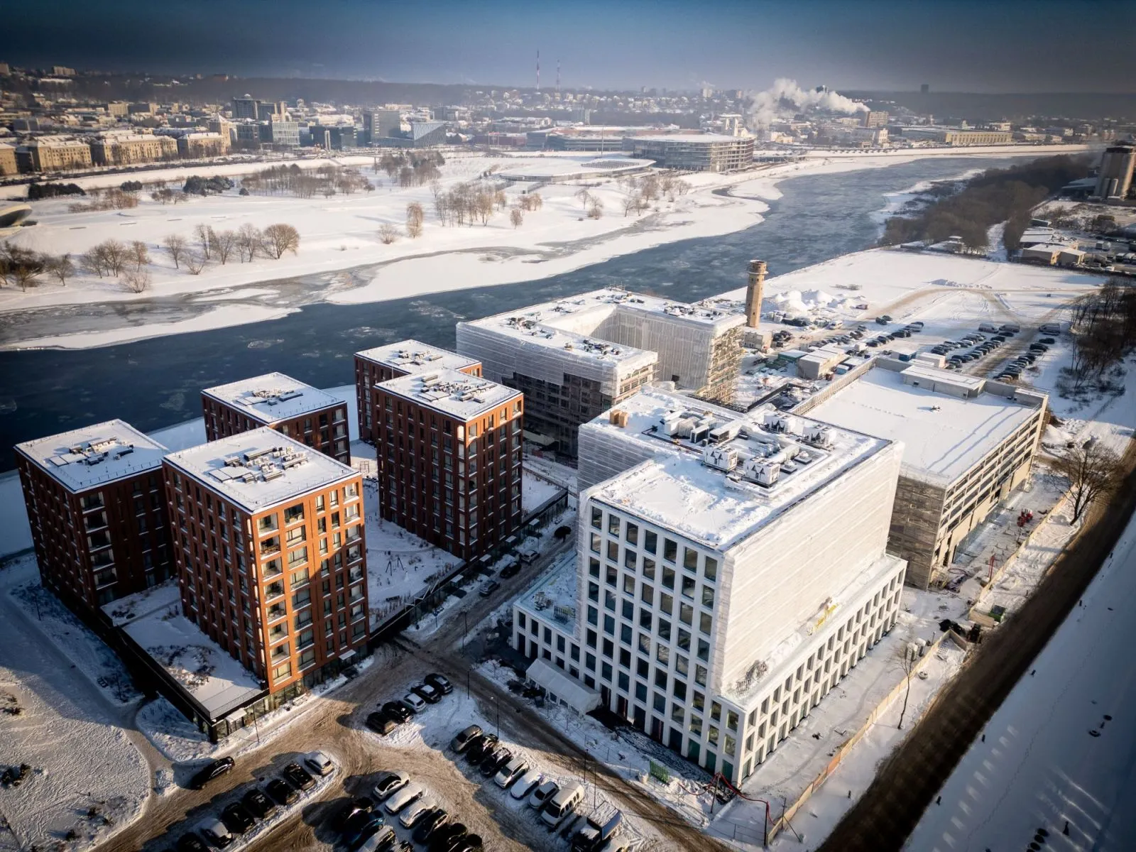 Verslo centro statybos žiemą