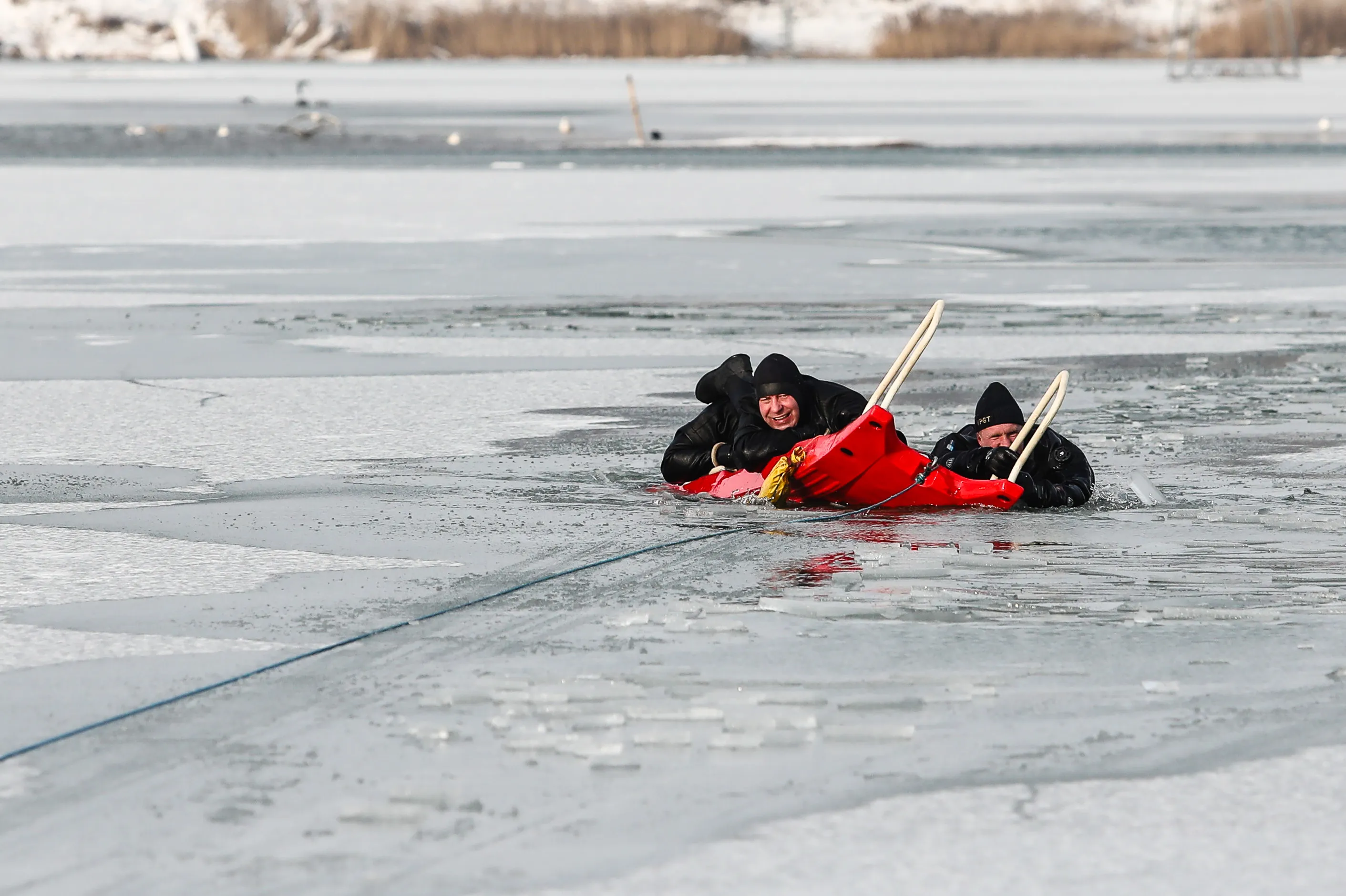 Ugniagesiu pratybos ant ledo