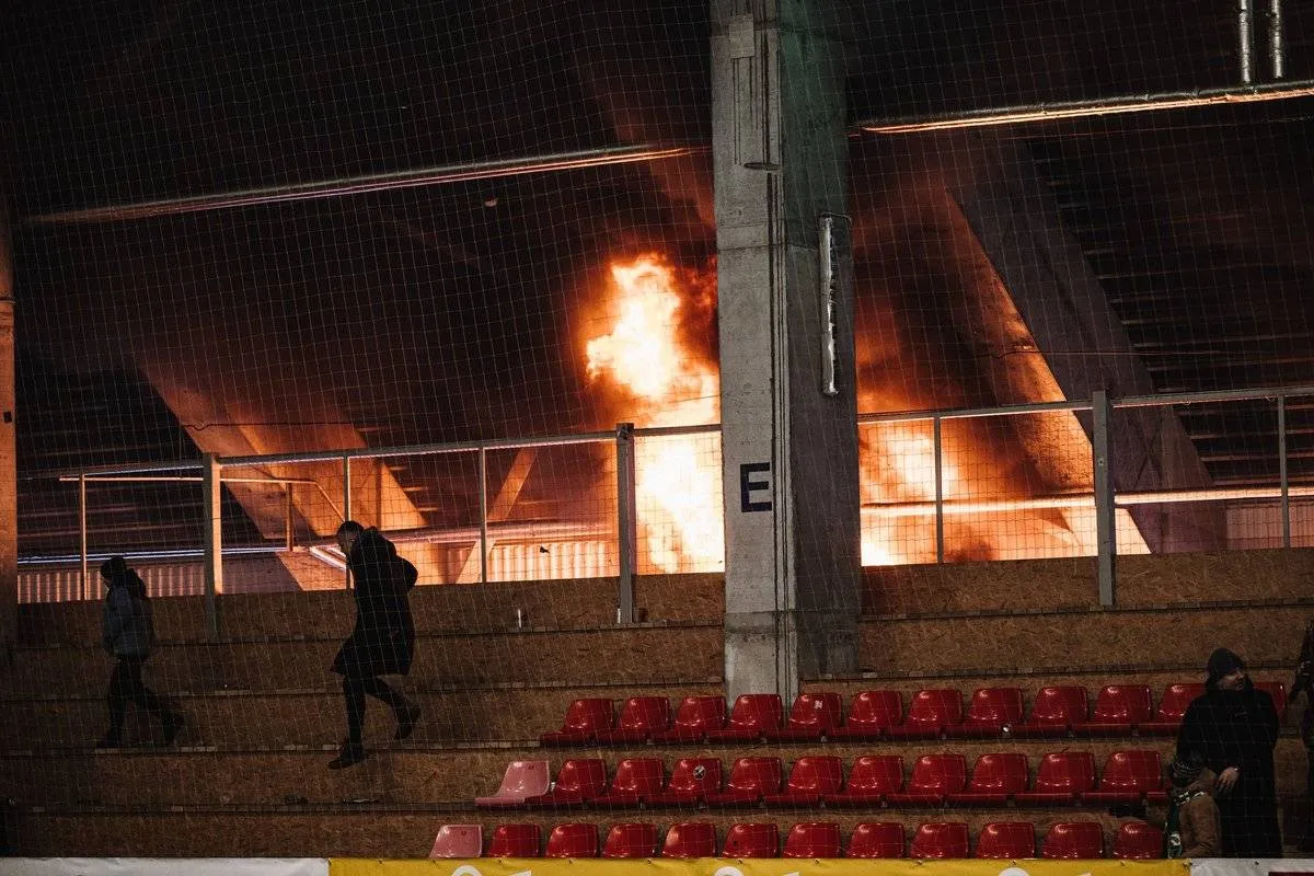 Triumfuojantys „Kauno Žalgirio“ sirgaliai sukėlė gaisrą Marijampolės manieže / FKZALGIRIS.LT nuotr.