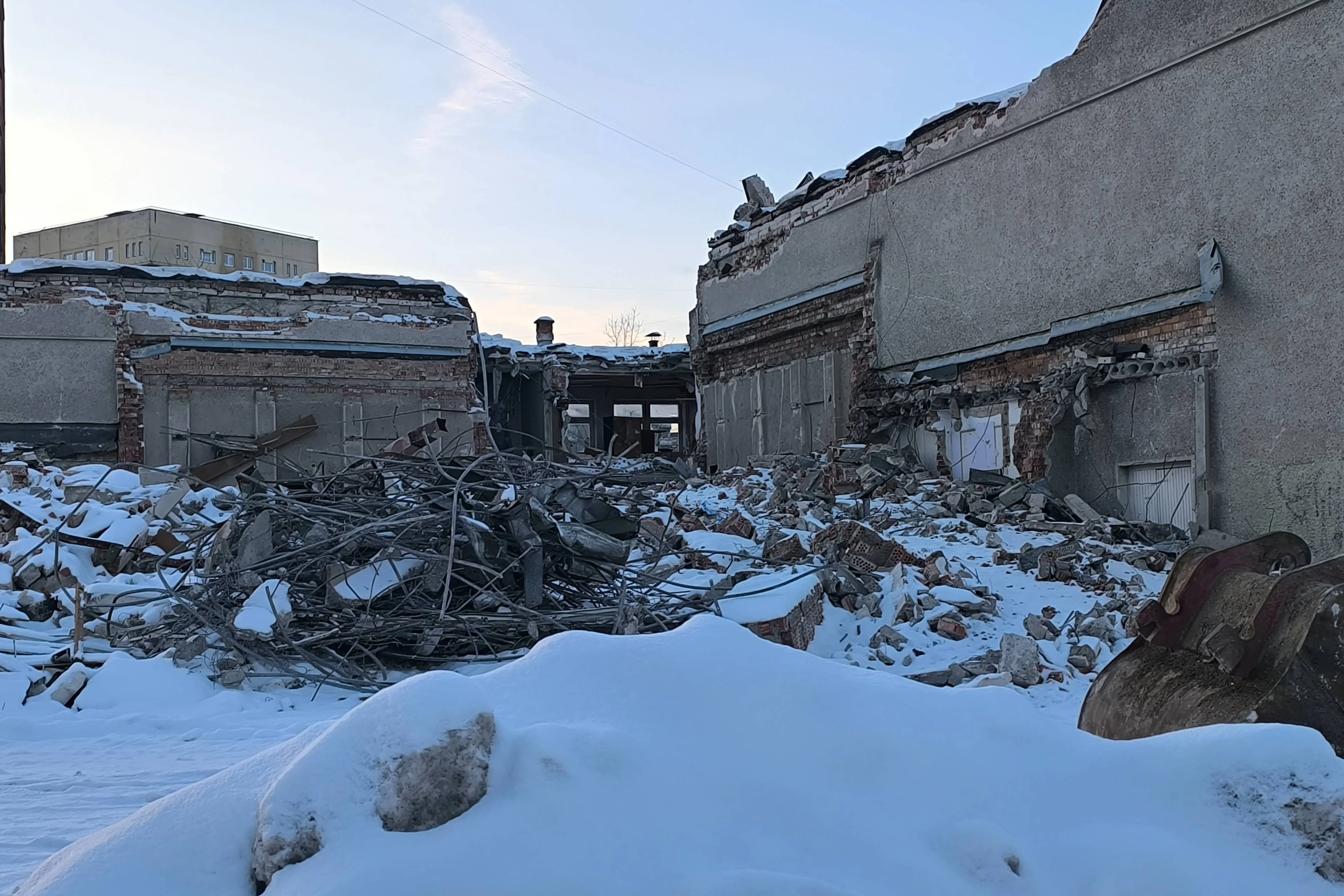 Griaunamas P. Lukšio g. 66 pastatas / Skaitytojo nuotr.