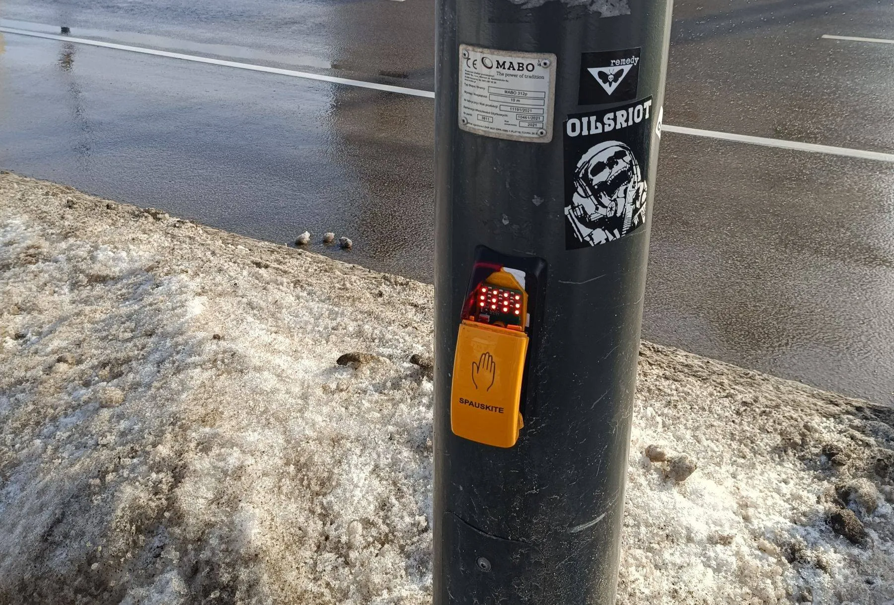 Neveikiantys pėsčiųjų perėjų mygtukai / Skaitytojų nuotr.