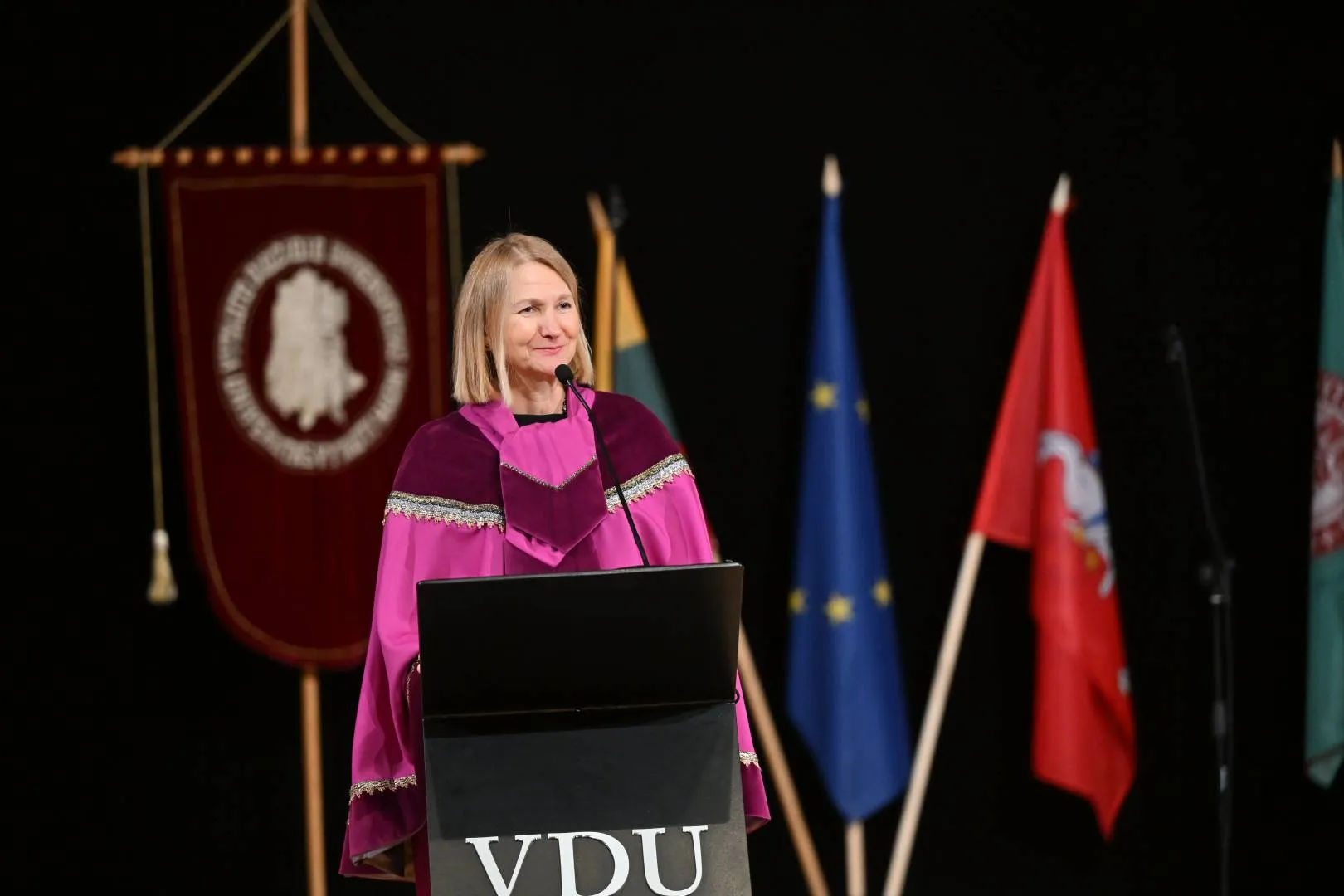 VDU Senato posėdyje įteikti daktarų diplomai ir Rektoriaus emerito diplomas