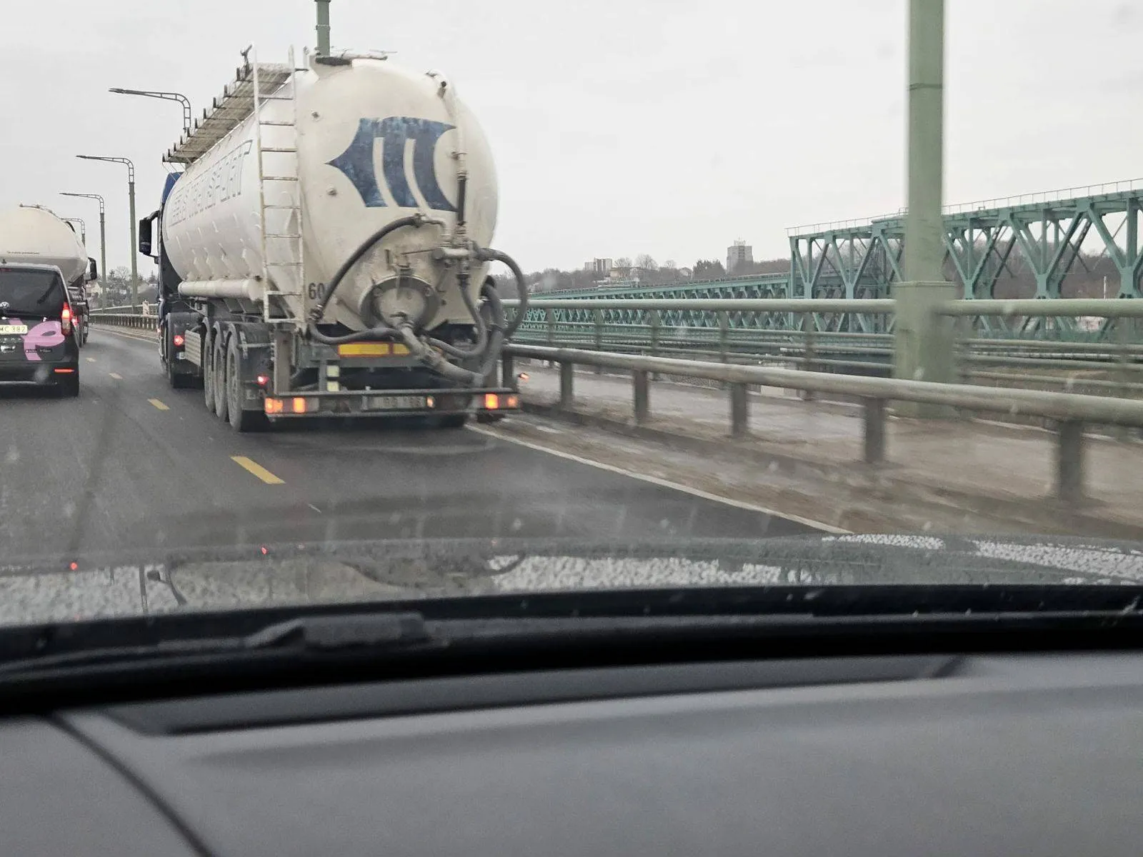 2f1b969a-91d4-4770-aef9-0341a2f32a09