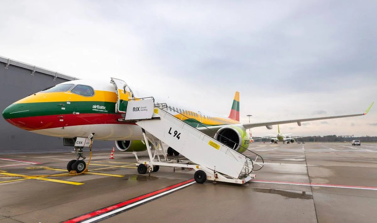 airBaltic lėktuvas, oro uostas